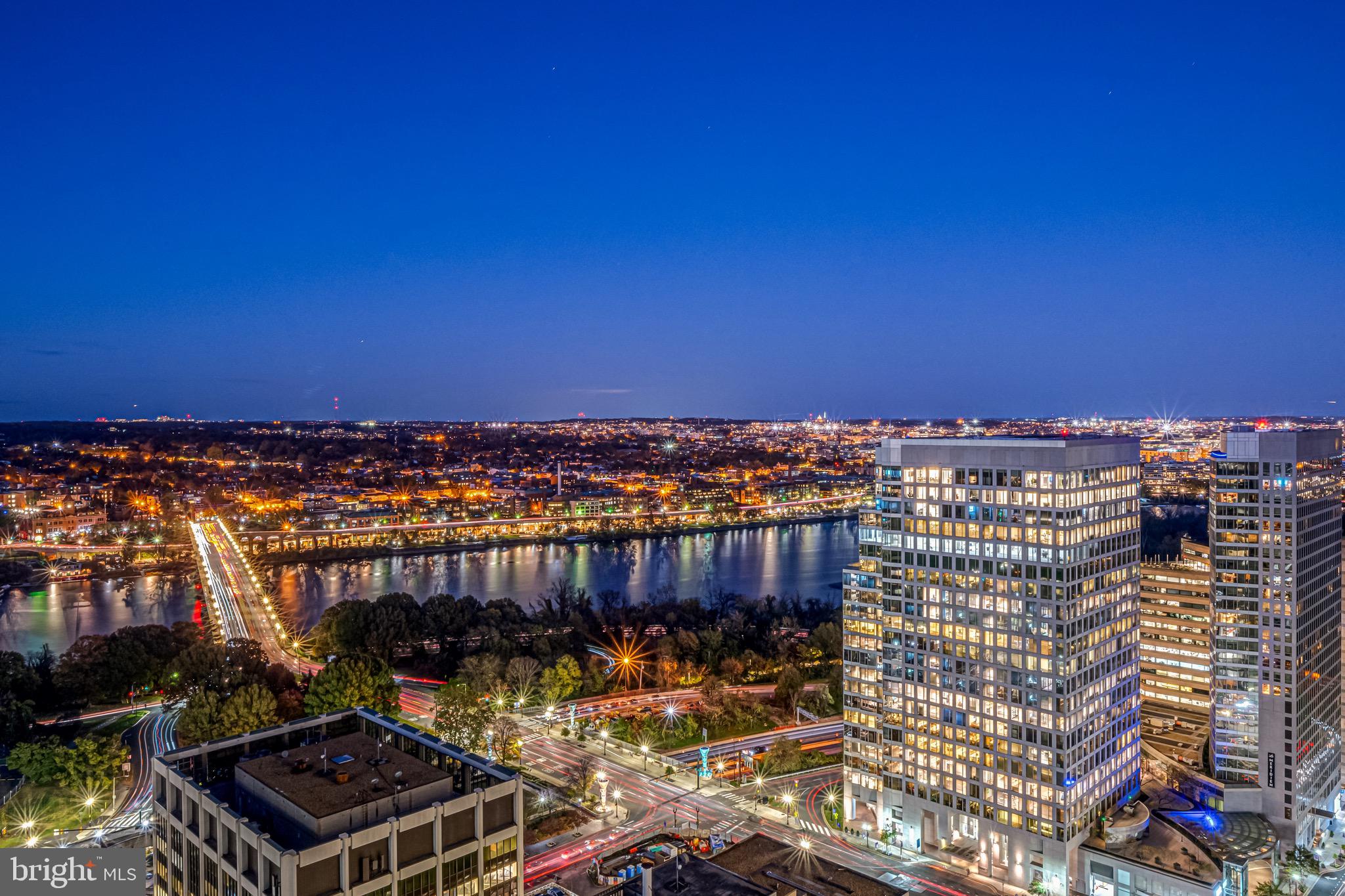 TURNBERRY TOWER - Residential