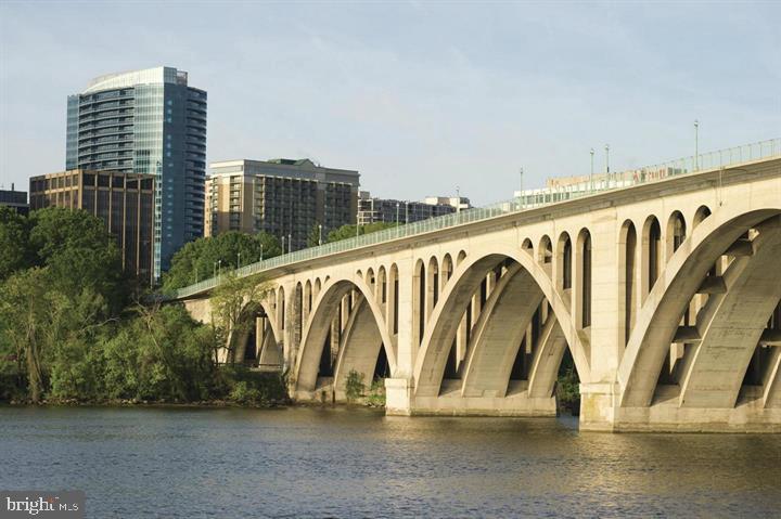 TURNBERRY TOWER - Residential