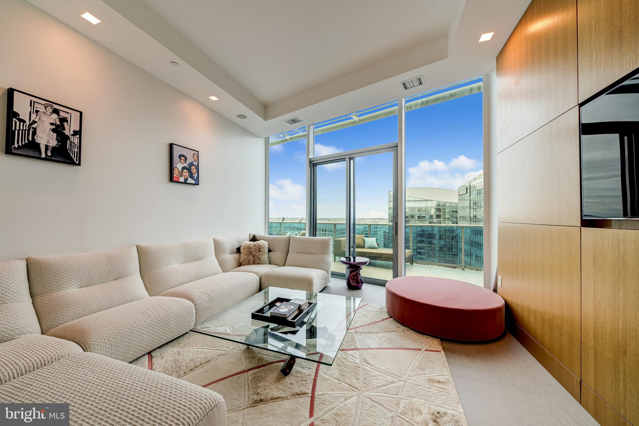 TURNBERRY TOWER - Residential