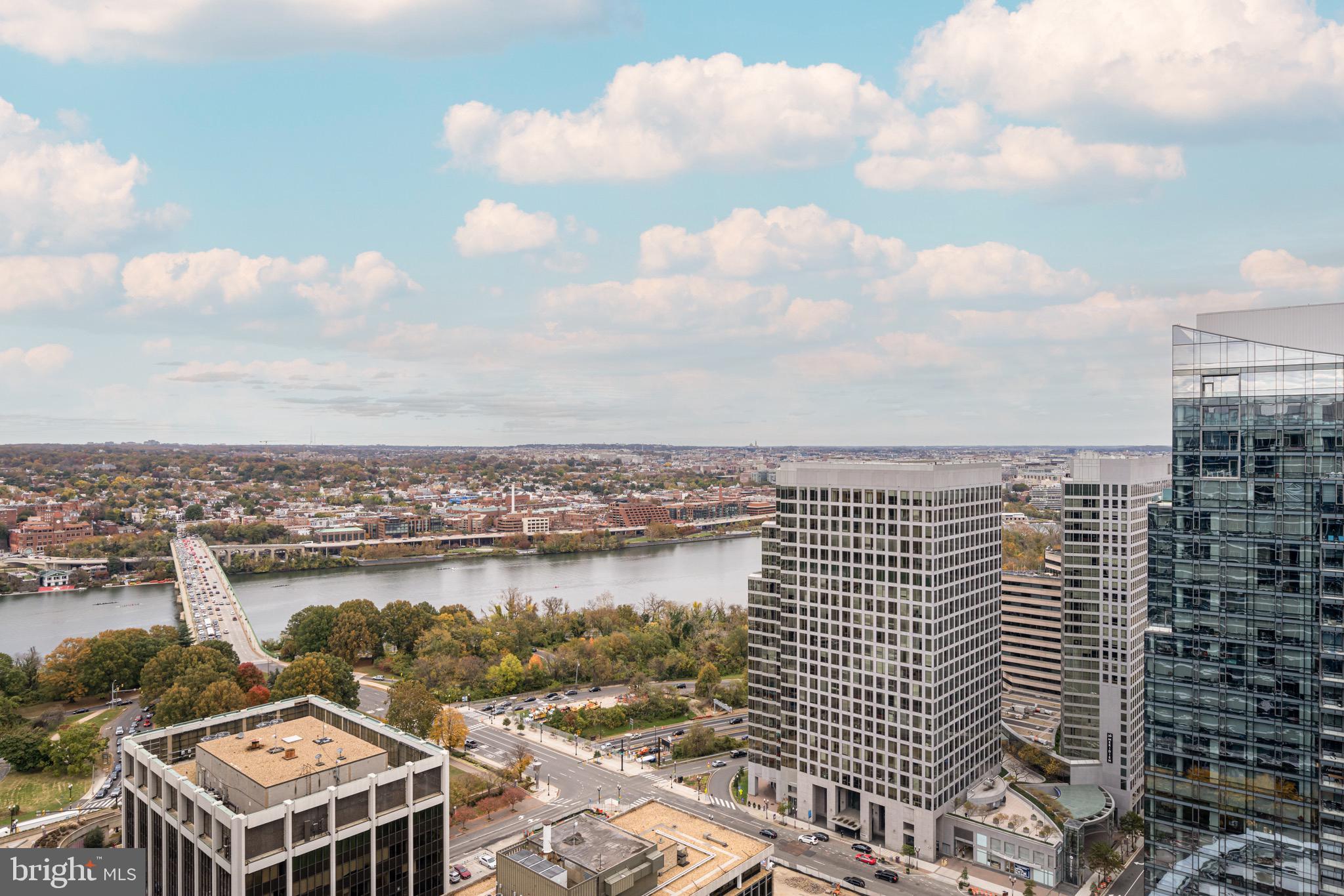 TURNBERRY TOWER - Residential