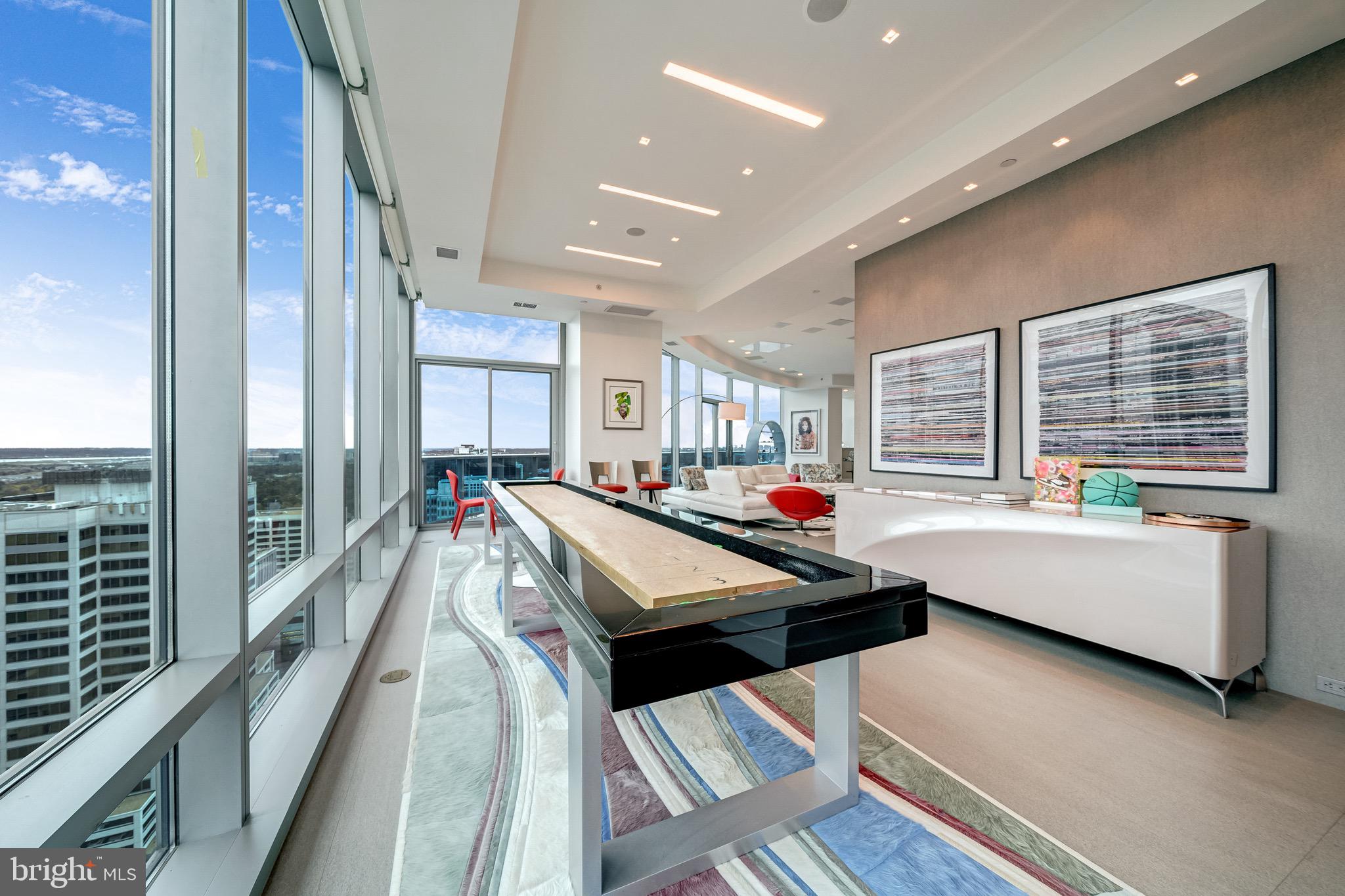 TURNBERRY TOWER - Residential