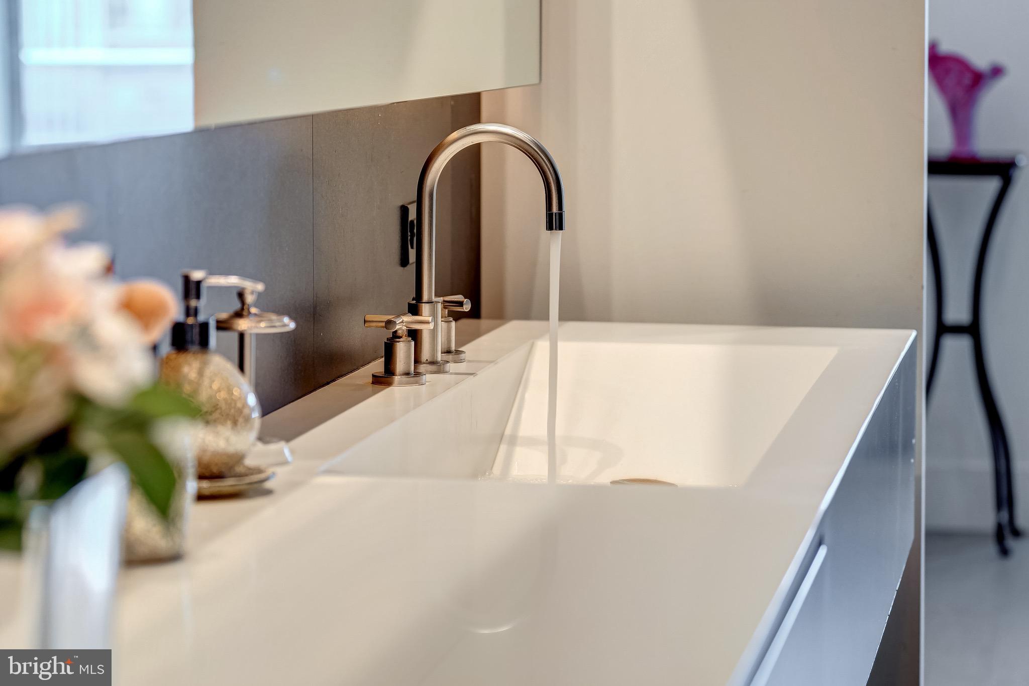 TURNBERRY TOWER - Residential