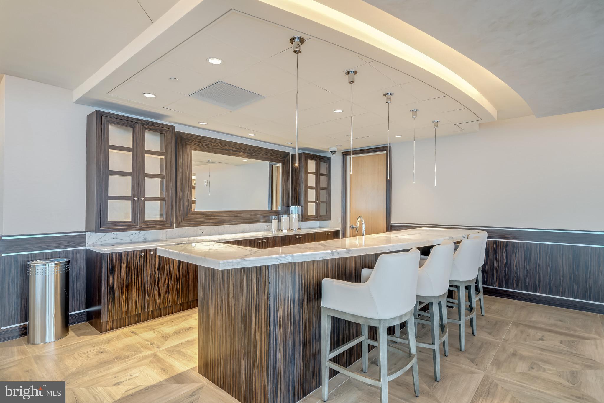 TURNBERRY TOWER - Residential