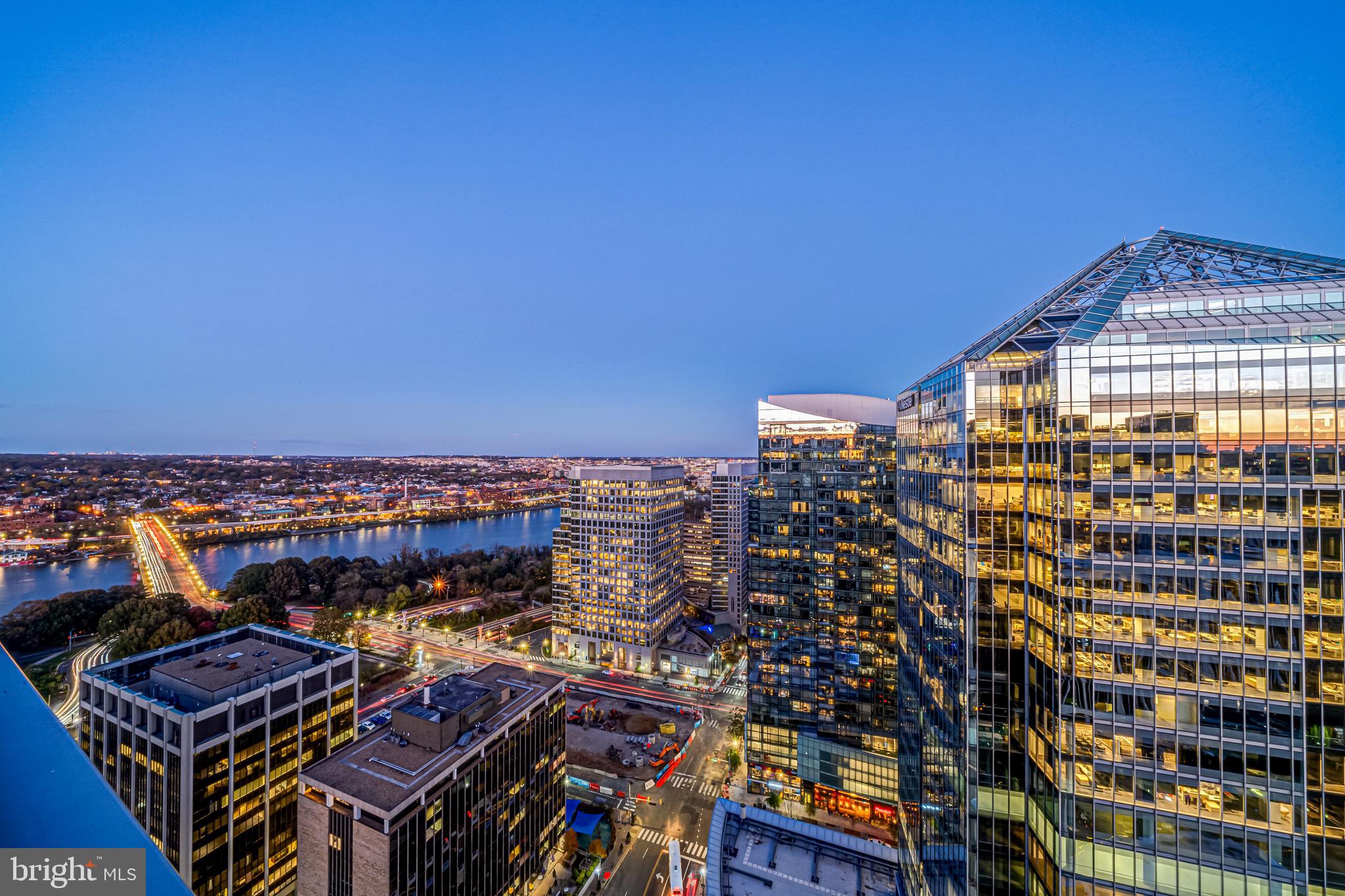 TURNBERRY TOWER - Residential