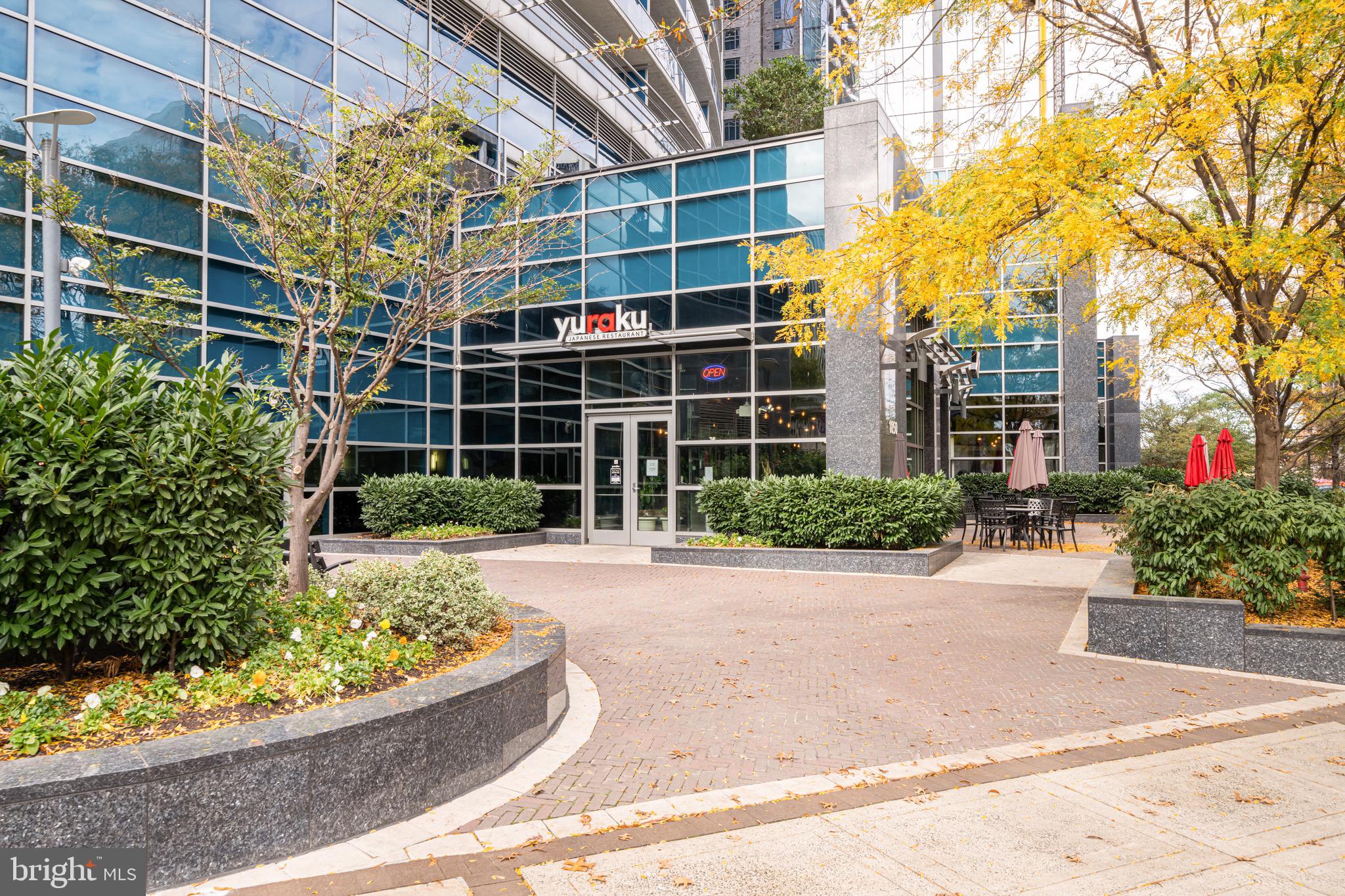 TURNBERRY TOWER - Residential