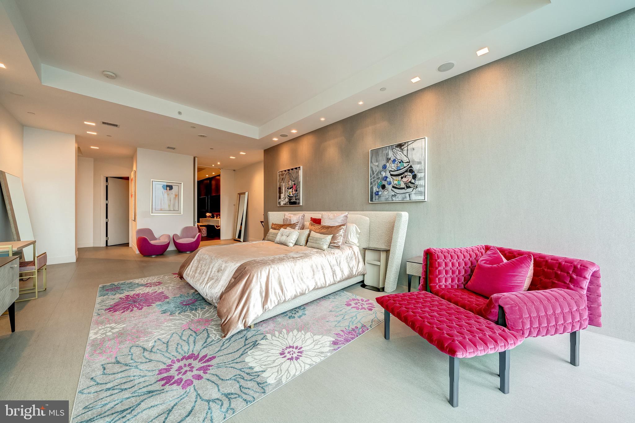 TURNBERRY TOWER - Residential