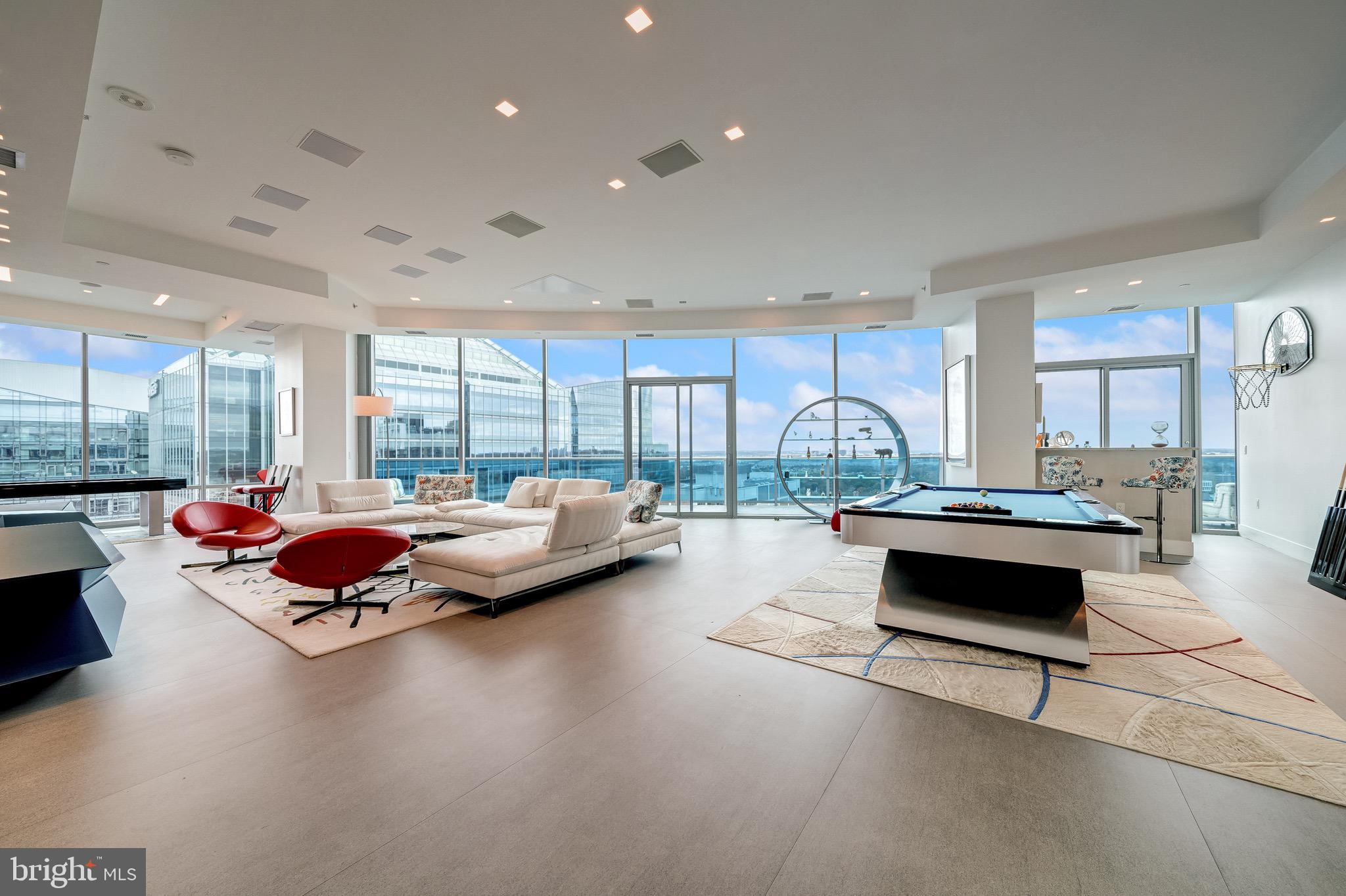 TURNBERRY TOWER - Residential