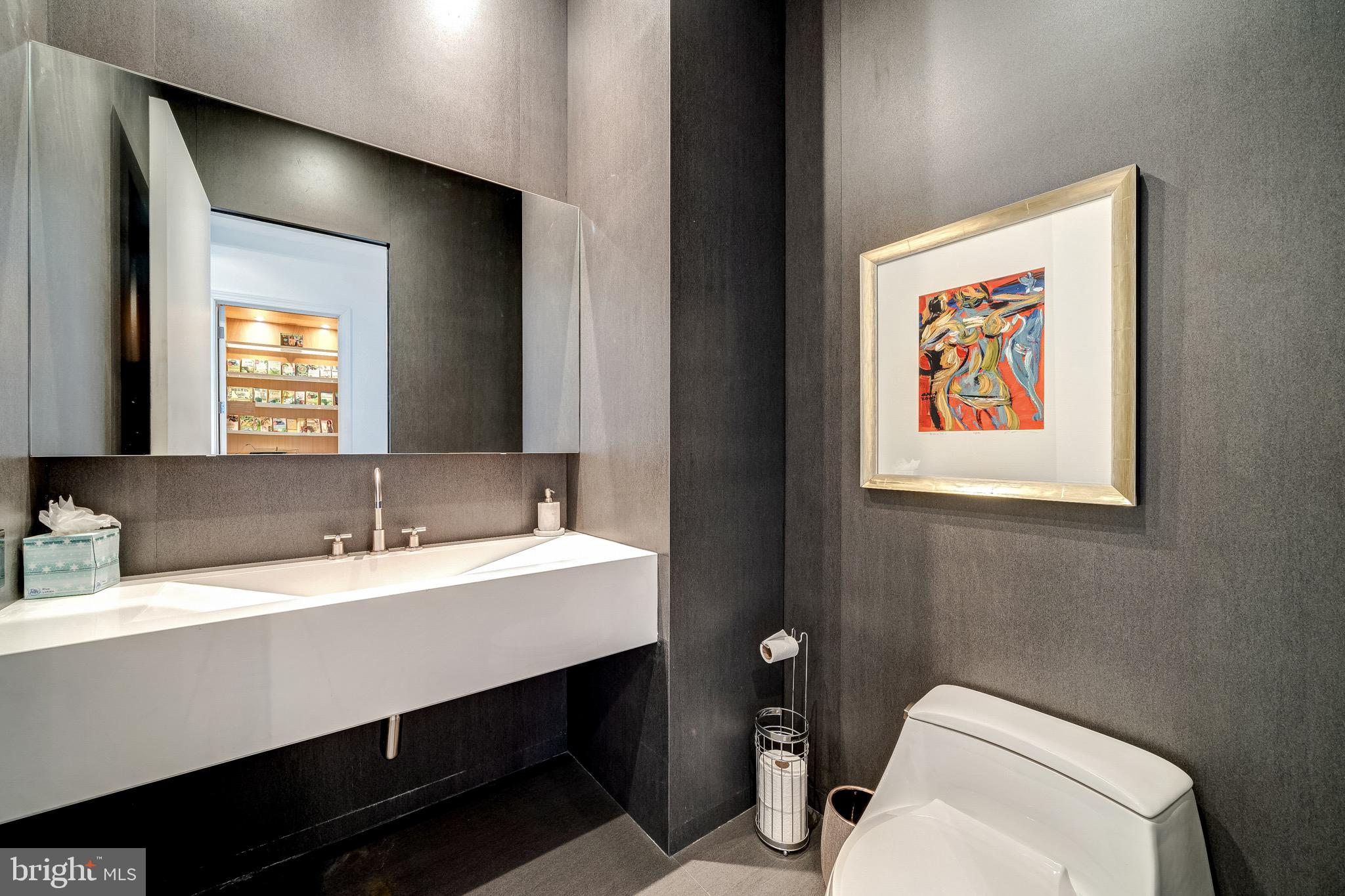 TURNBERRY TOWER - Residential