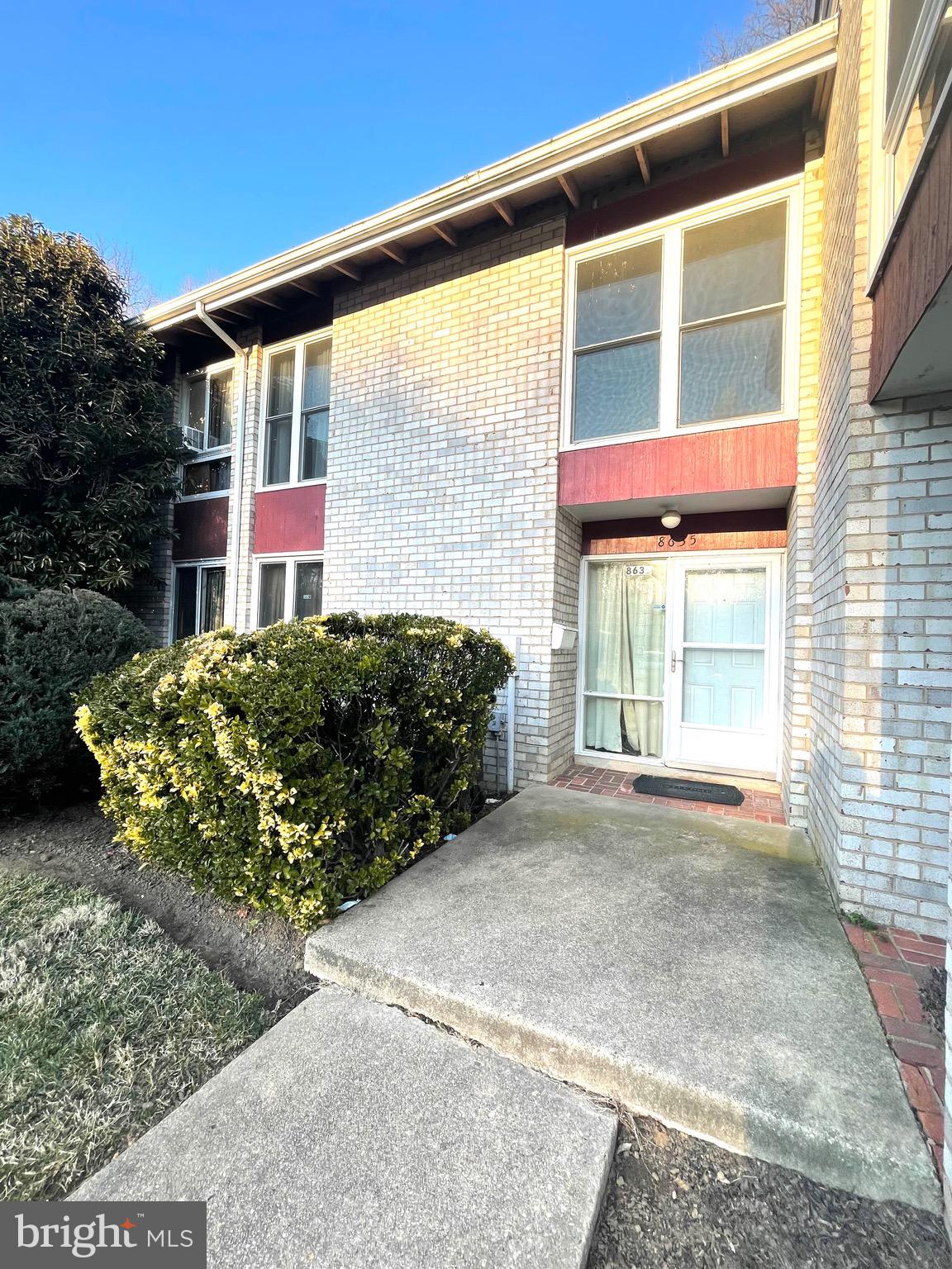 FOUR SEASONS - Residential