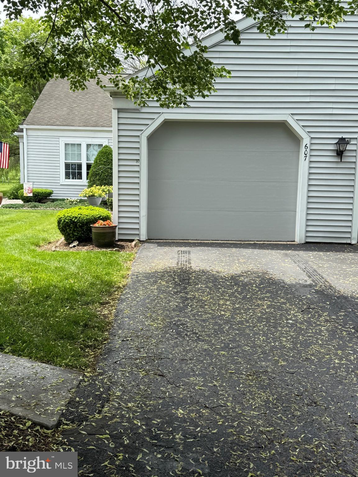 607 CAMBRIDGE COURT