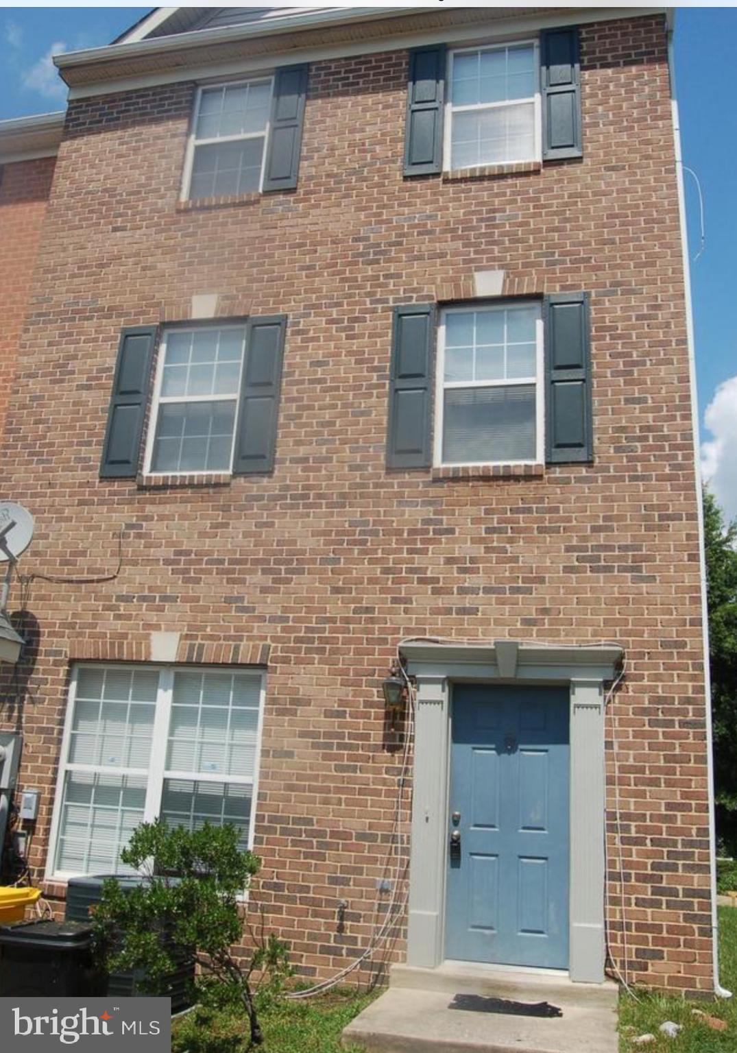 Lovely 3 level townhome in Seven Oaks Community of Odenton. Recently refreshed close to 95, 295, 495, 695,97 and all Major routes. Across from Ft Meade and close to Arundel Mills Mall and MD Live. MARC station nearby. Top Floor Suite with Bedroom and Bath boasting soaking tub and separate shower. Available now and seeking new tenant.
