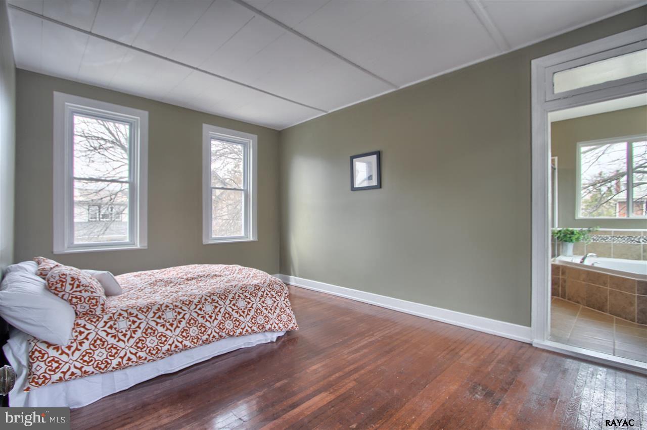 ELMWOOD - Residential