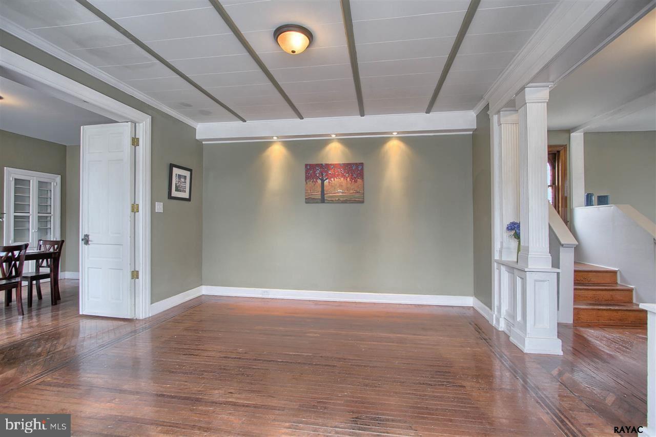 ELMWOOD - Residential