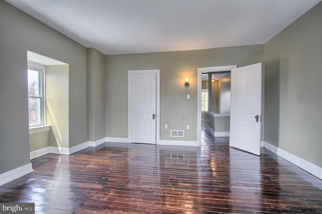 ELMWOOD - Residential