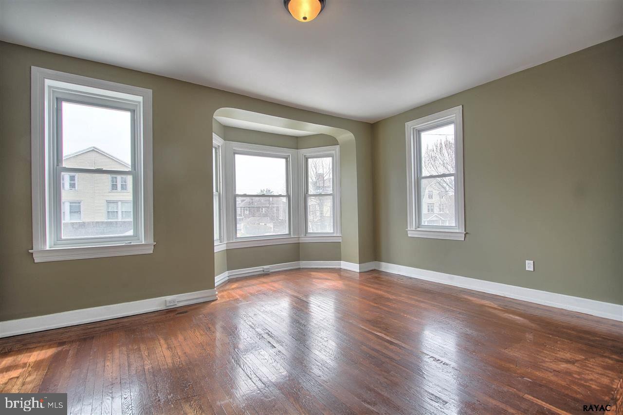 ELMWOOD - Residential