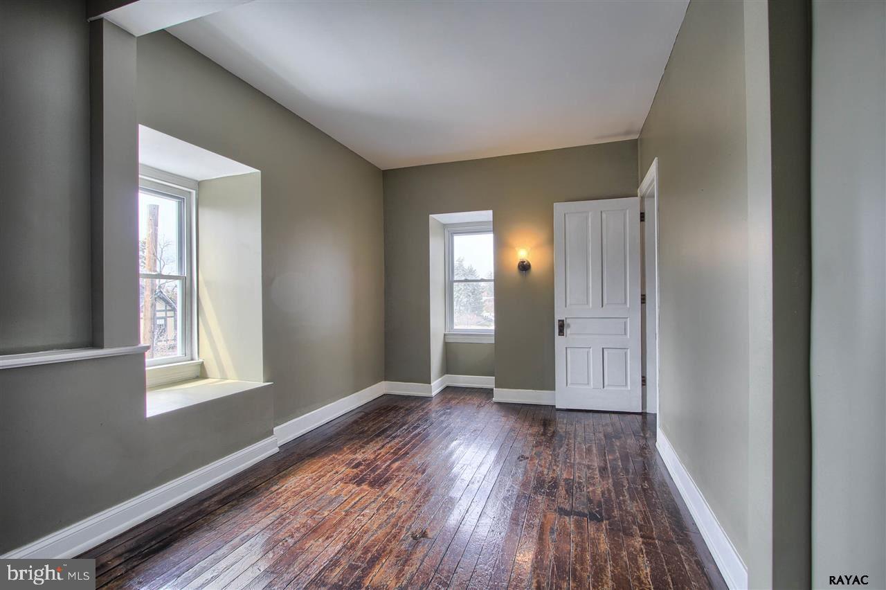 ELMWOOD - Residential