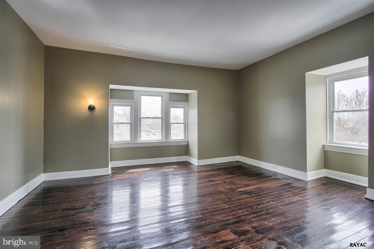 ELMWOOD - Residential