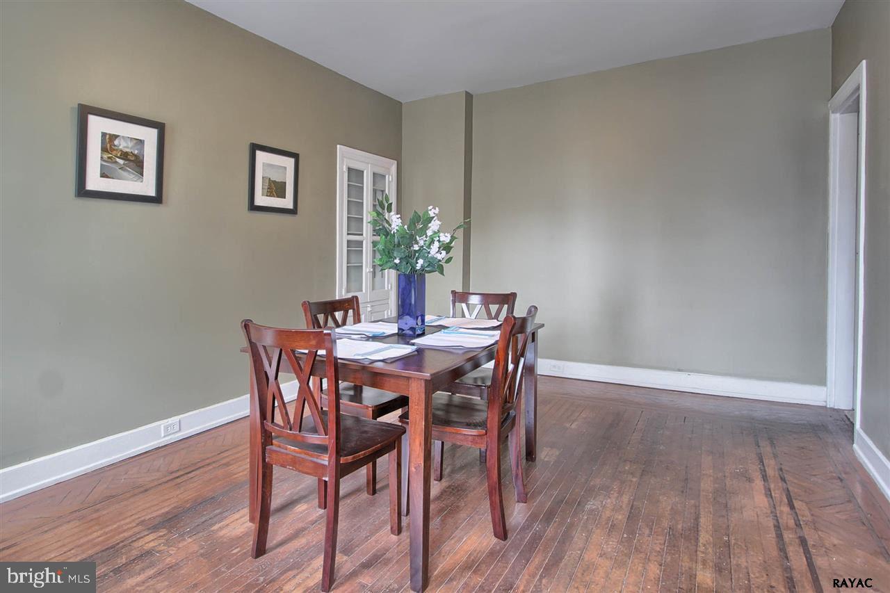 ELMWOOD - Residential