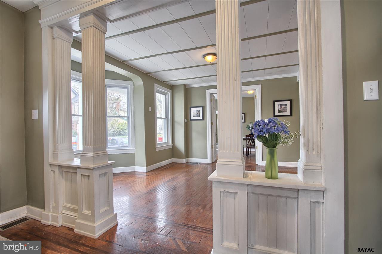 ELMWOOD - Residential