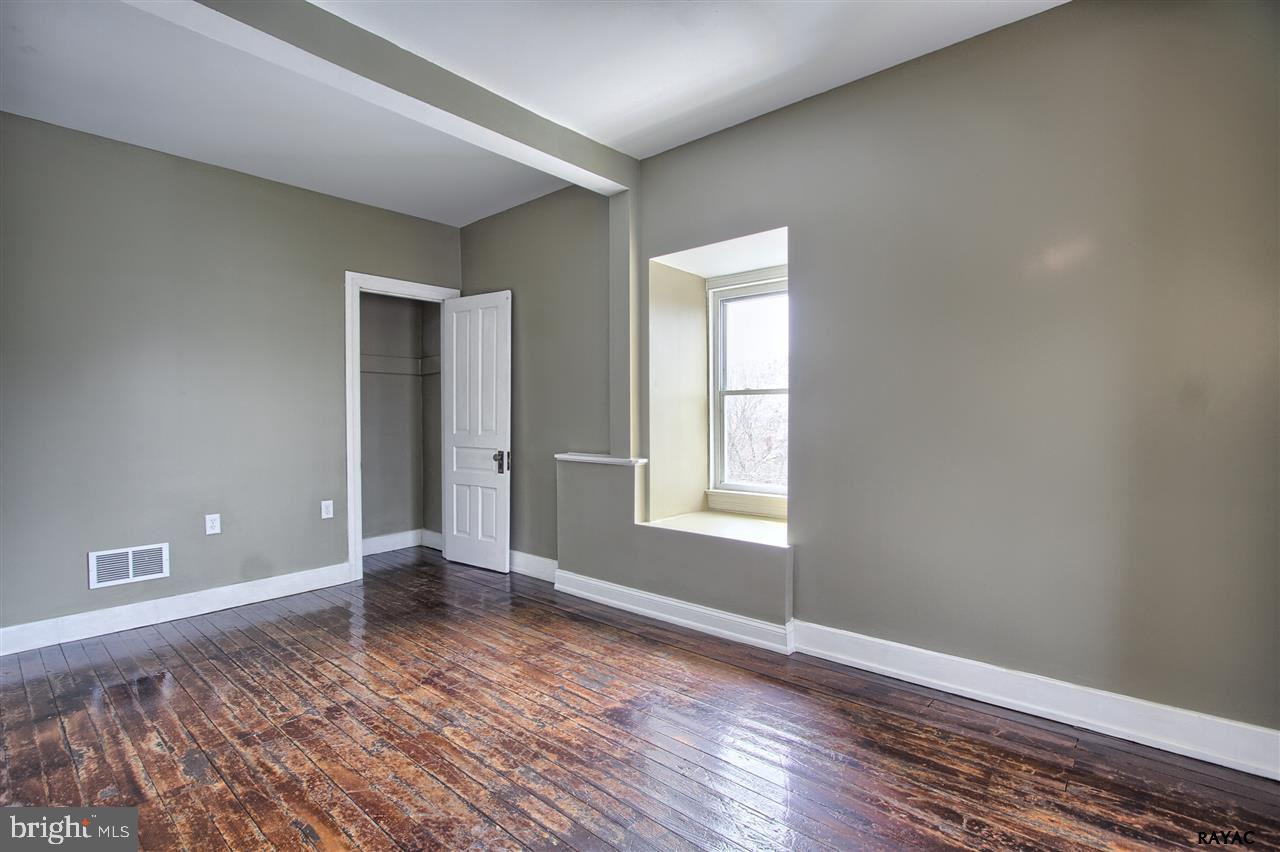 ELMWOOD - Residential