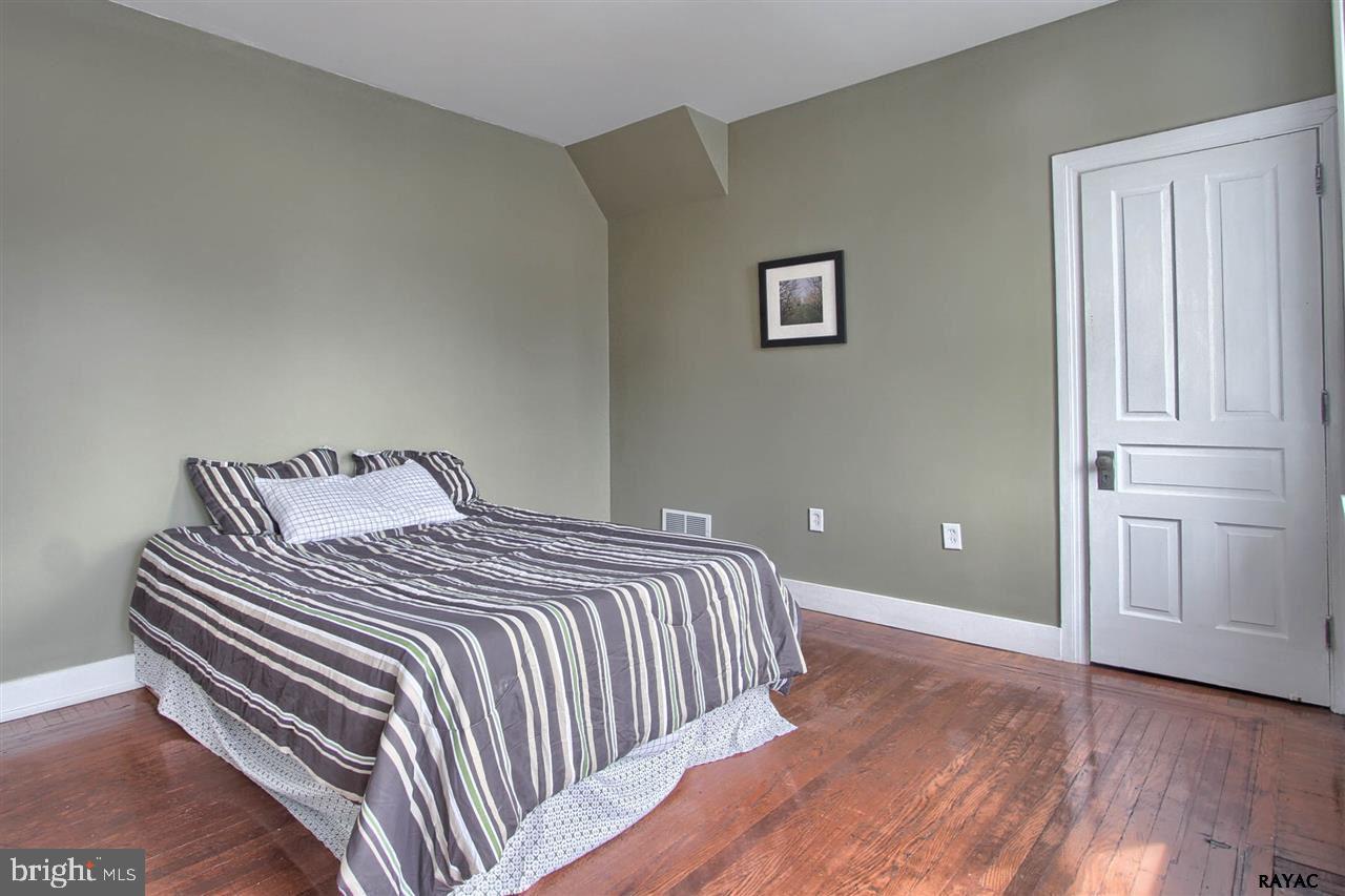 ELMWOOD - Residential