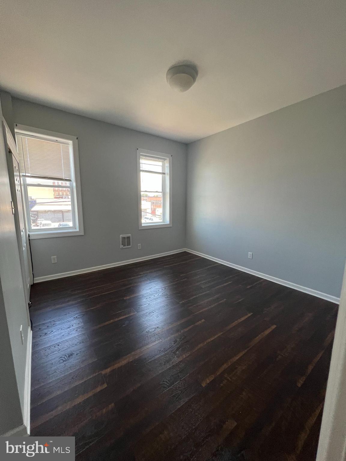 PORT RICHMOND - Residential Lease