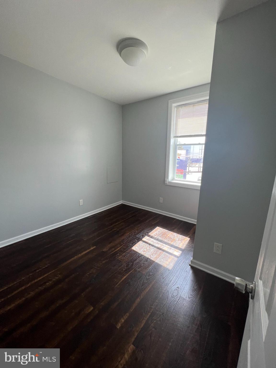 PORT RICHMOND - Residential Lease