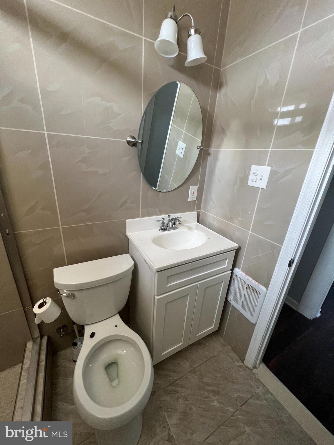 PORT RICHMOND - Residential Lease