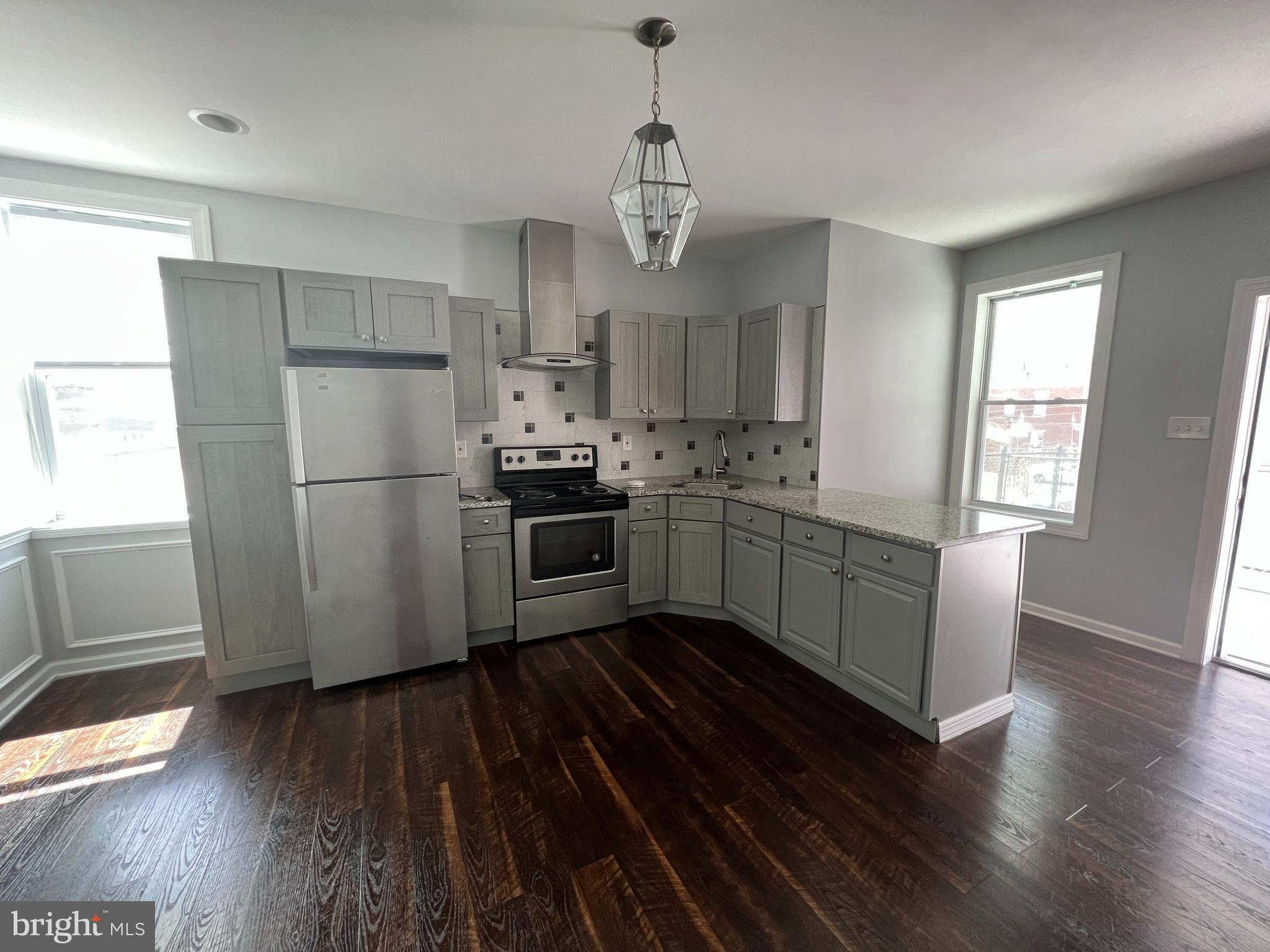 PORT RICHMOND - Residential Lease
