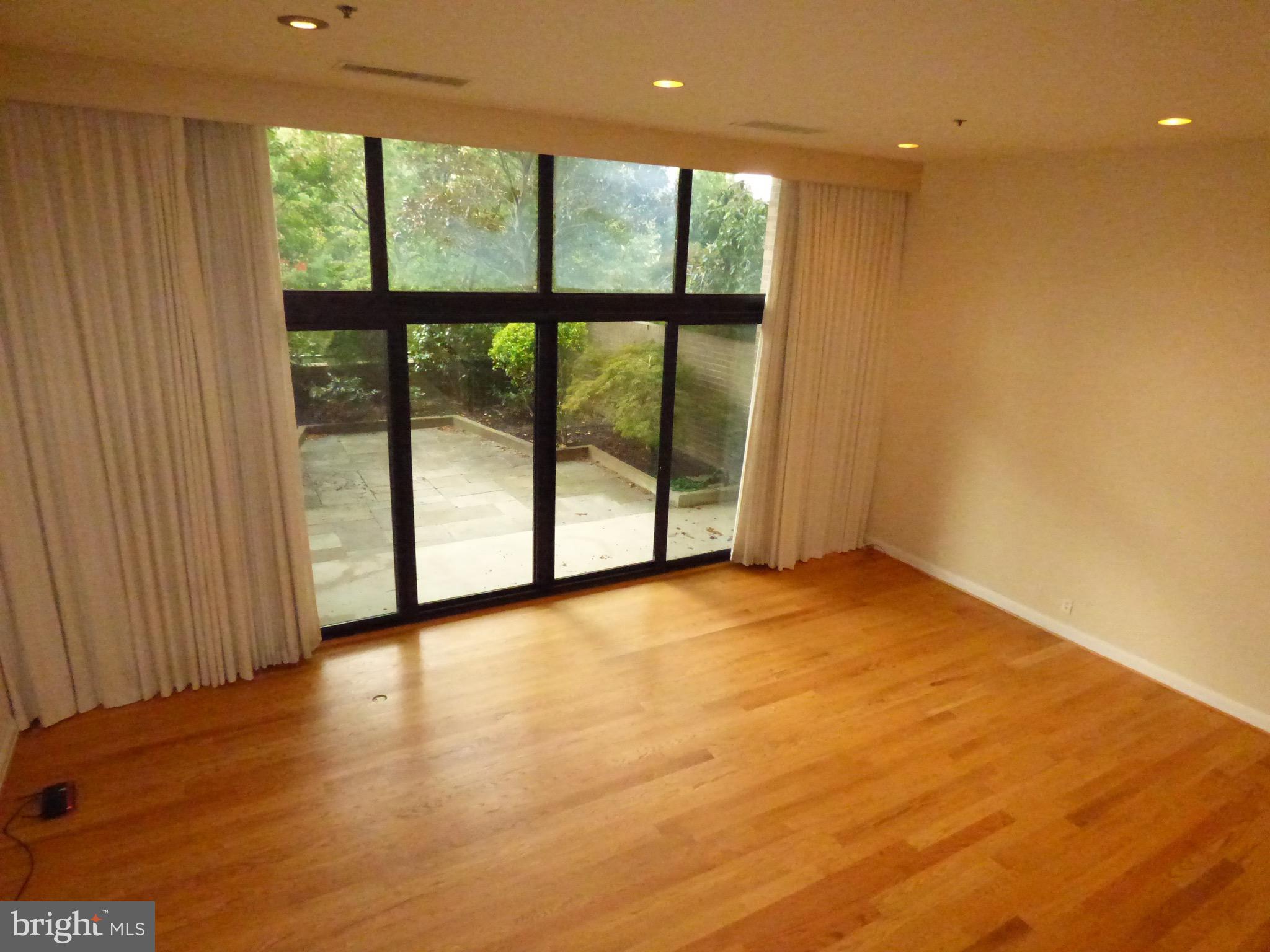 1401 N OAK STREET G-4