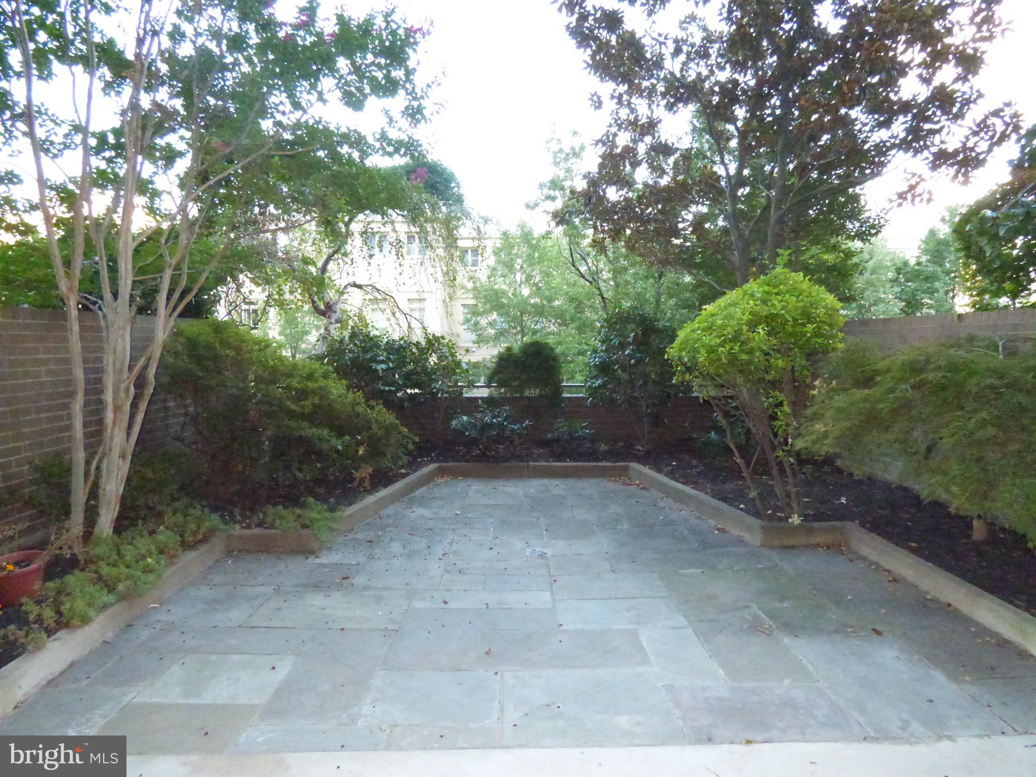 1401 N OAK STREET G-4