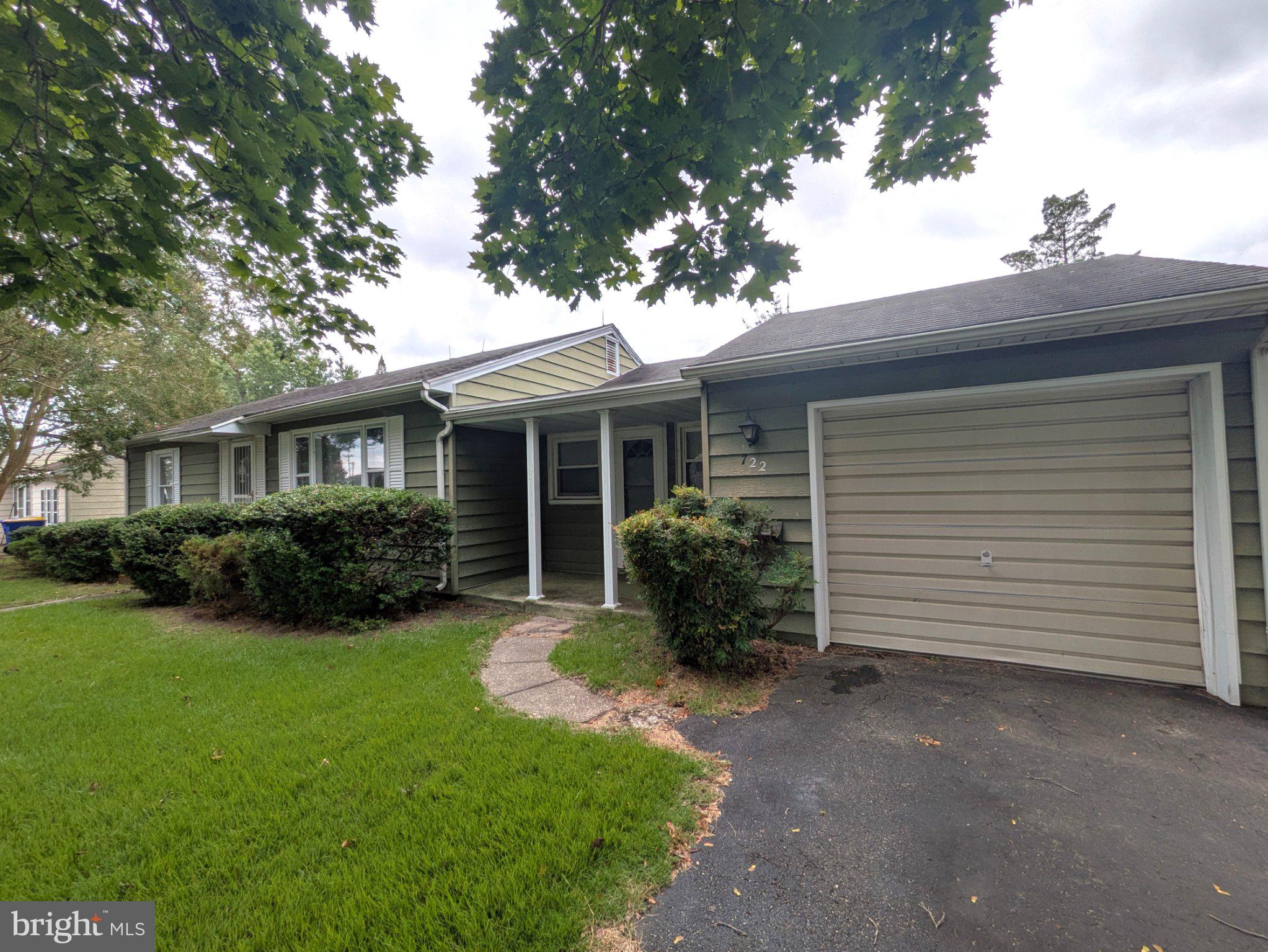 722 E IVY DRIVE