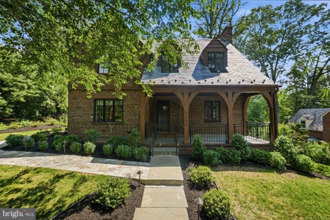 Homes For Sale - 5602 York Lane<br/> BETHESDA, MD 20814