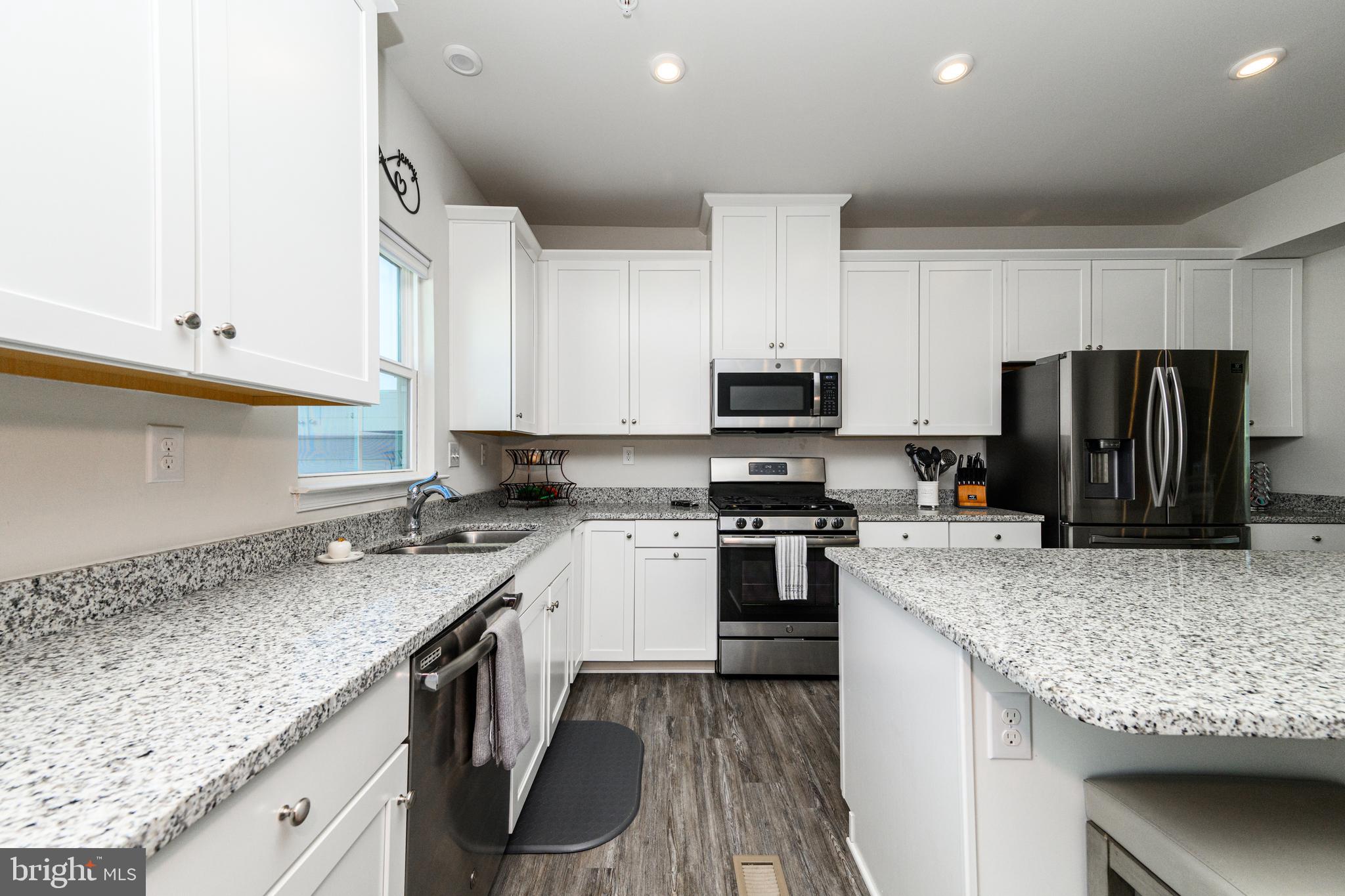 MONTGOMERY VIEW - Residential