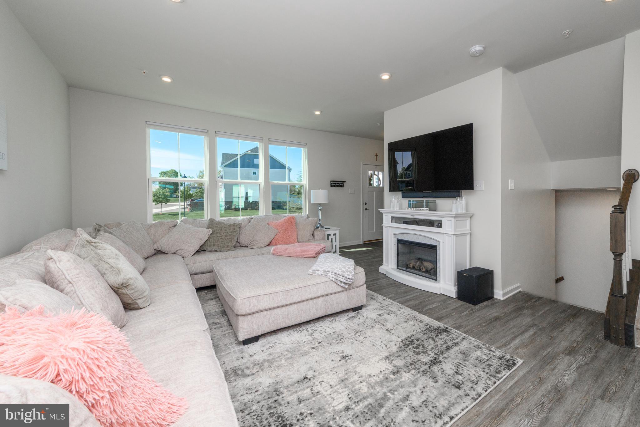 MONTGOMERY VIEW - Residential