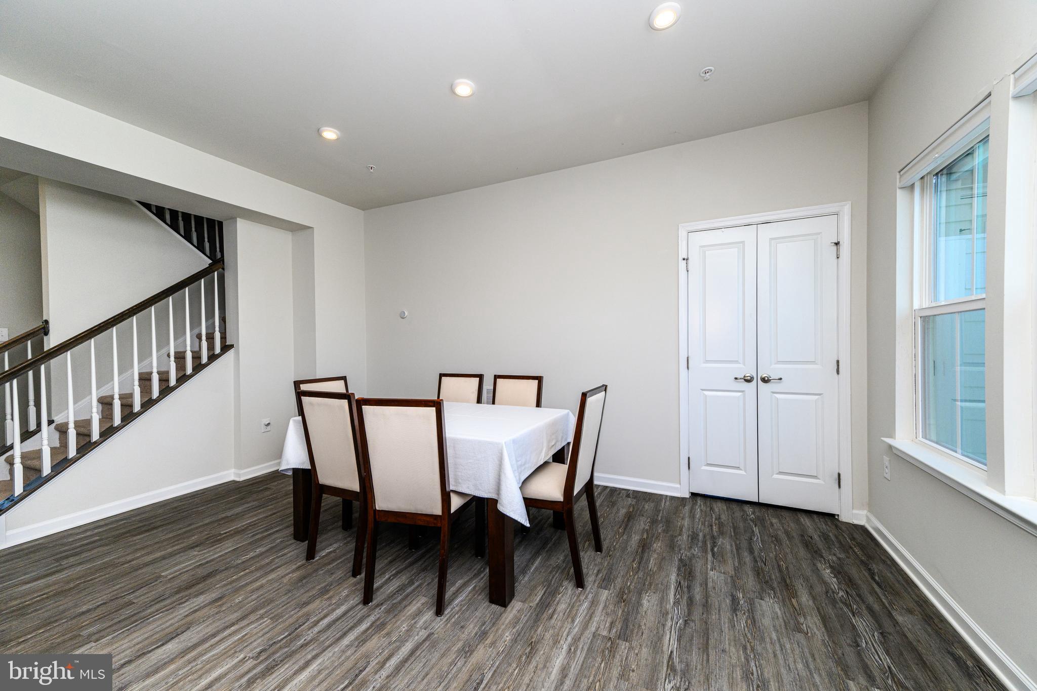 MONTGOMERY VIEW - Residential