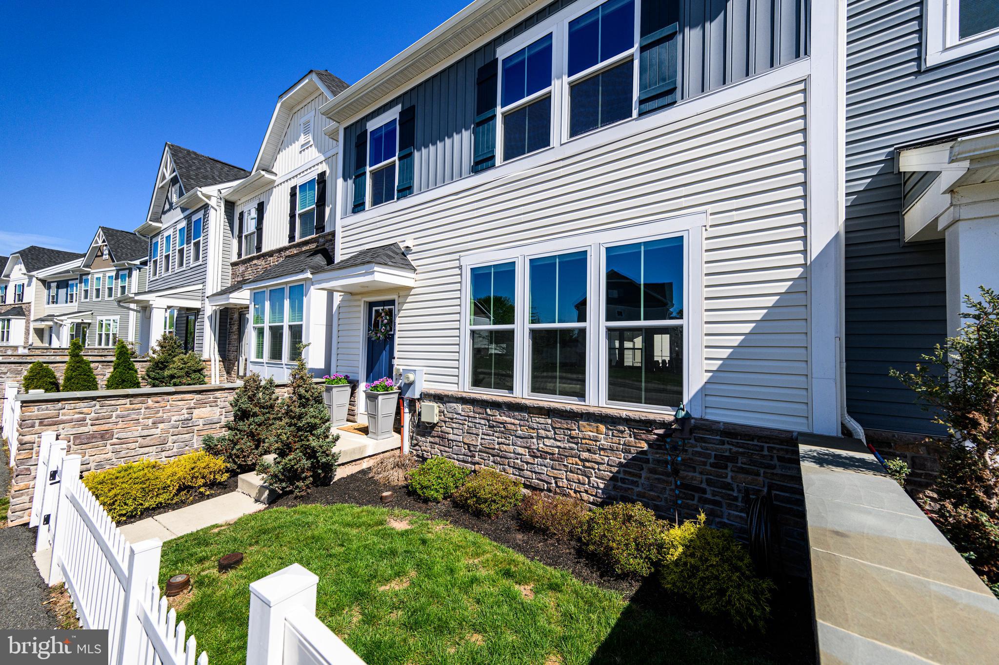 MONTGOMERY VIEW - Residential