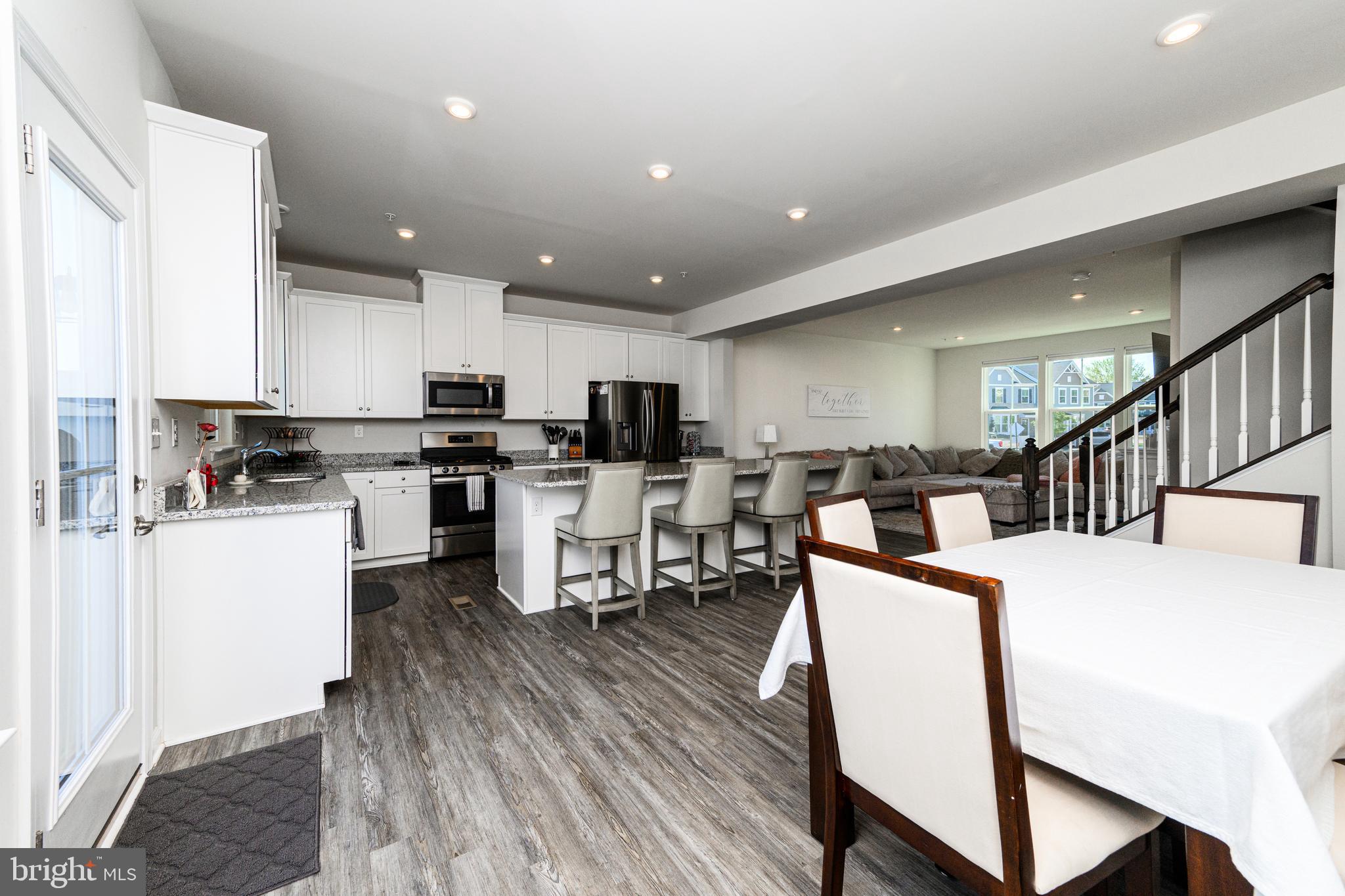 MONTGOMERY VIEW - Residential