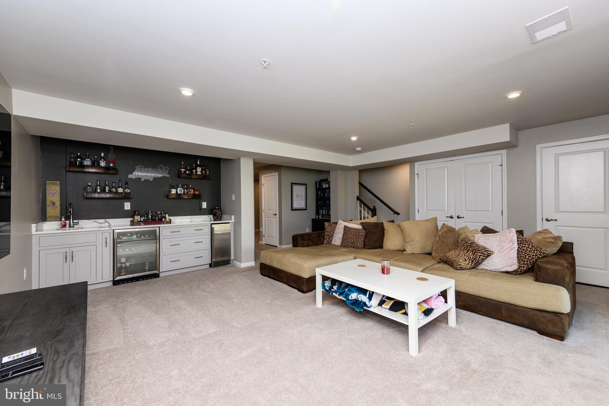 MONTGOMERY VIEW - Residential