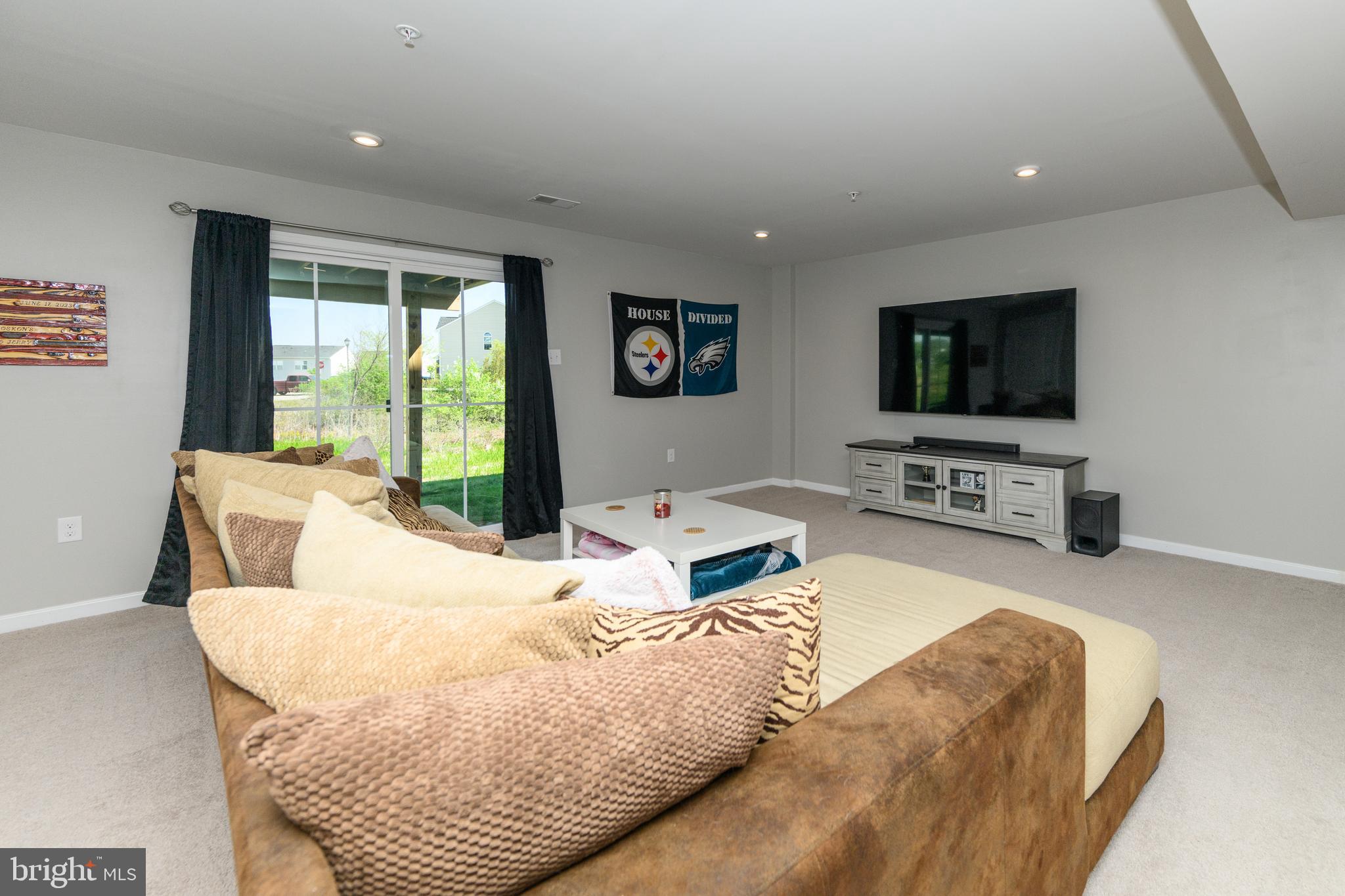 MONTGOMERY VIEW - Residential