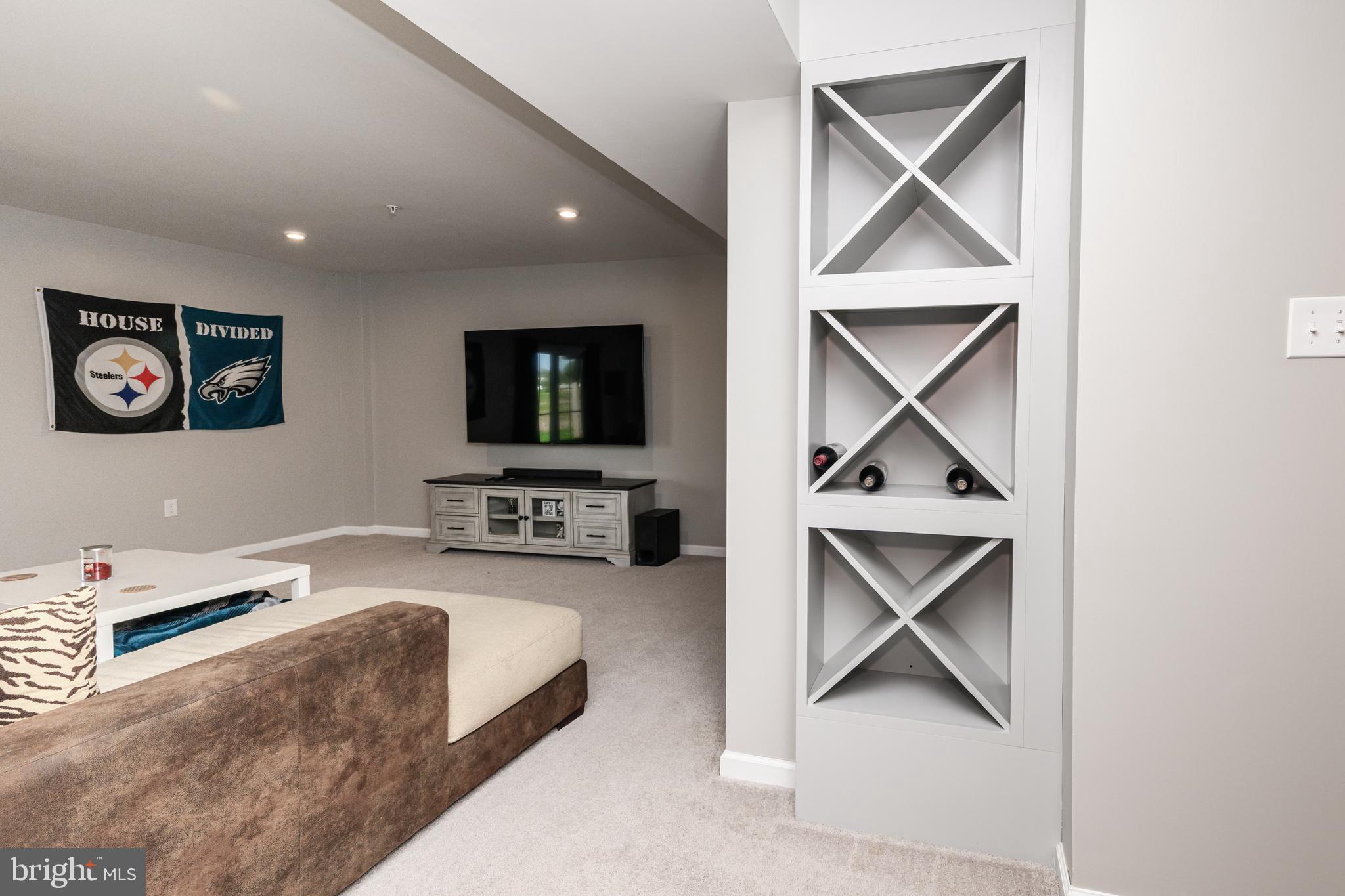 MONTGOMERY VIEW - Residential