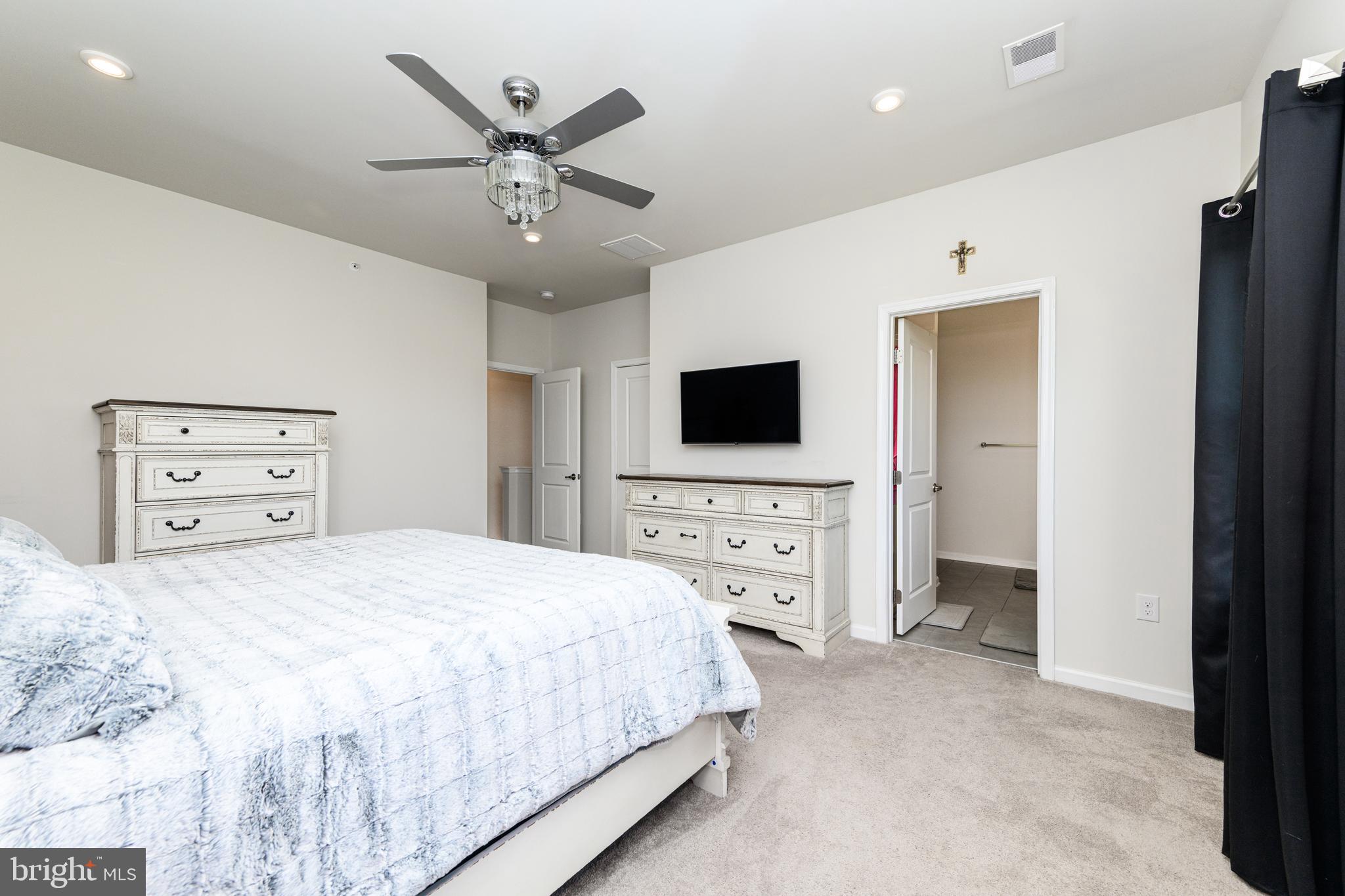 MONTGOMERY VIEW - Residential