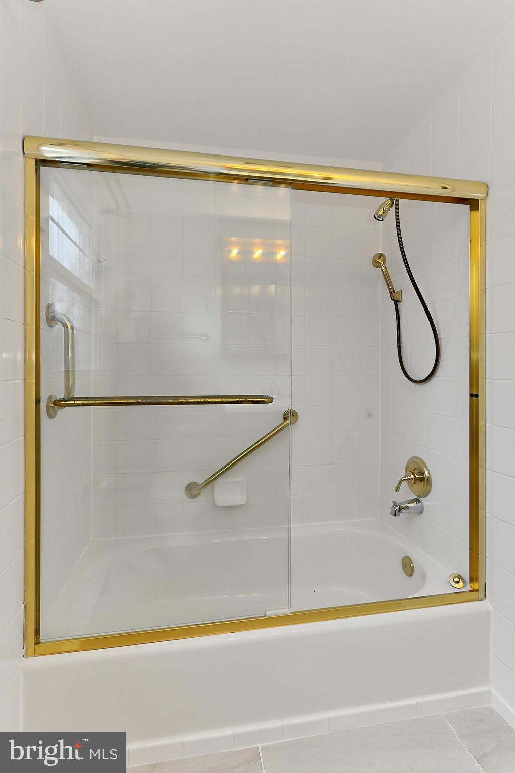 GREENBRIAR - Residential Lease