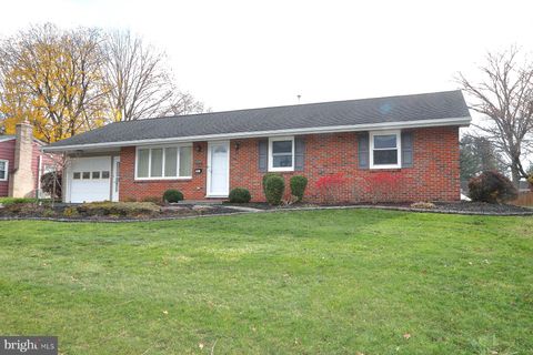 Photo of 584 E Willow Street, ELIZABETHTOWN, PA 17022 (MLS # PALA2060614)