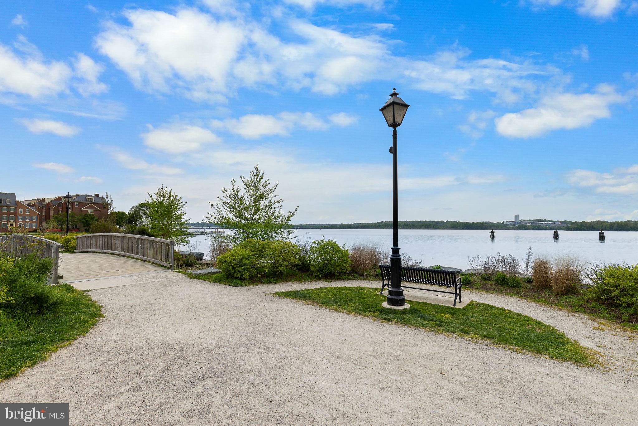 107 POMMANDER WALK