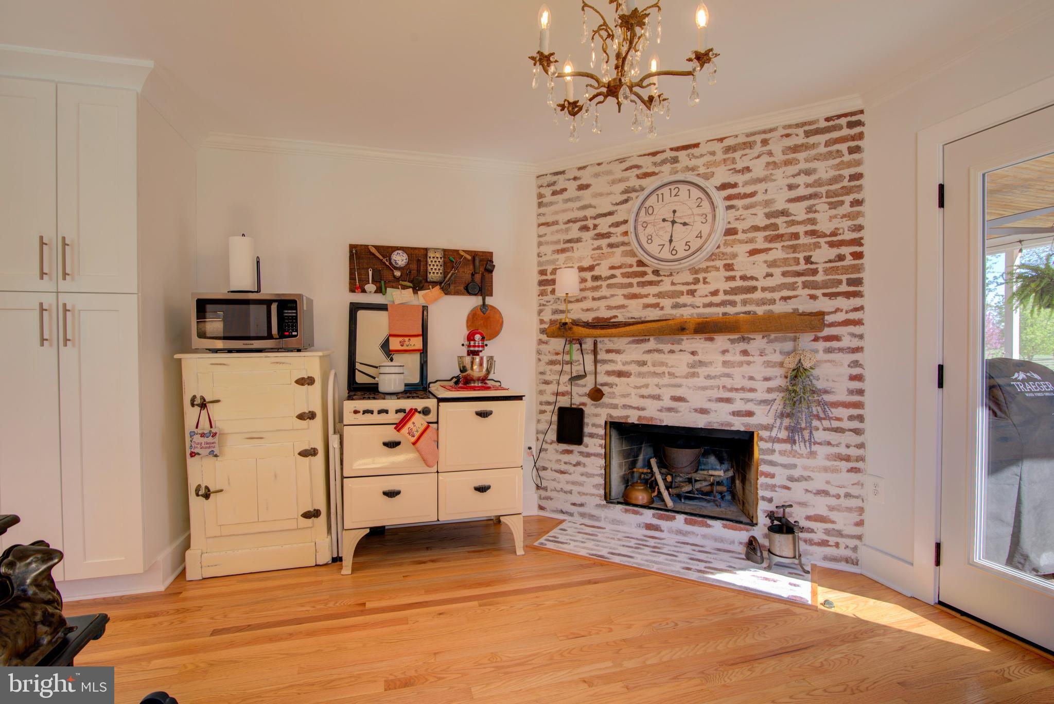 HUNTS END - Residential