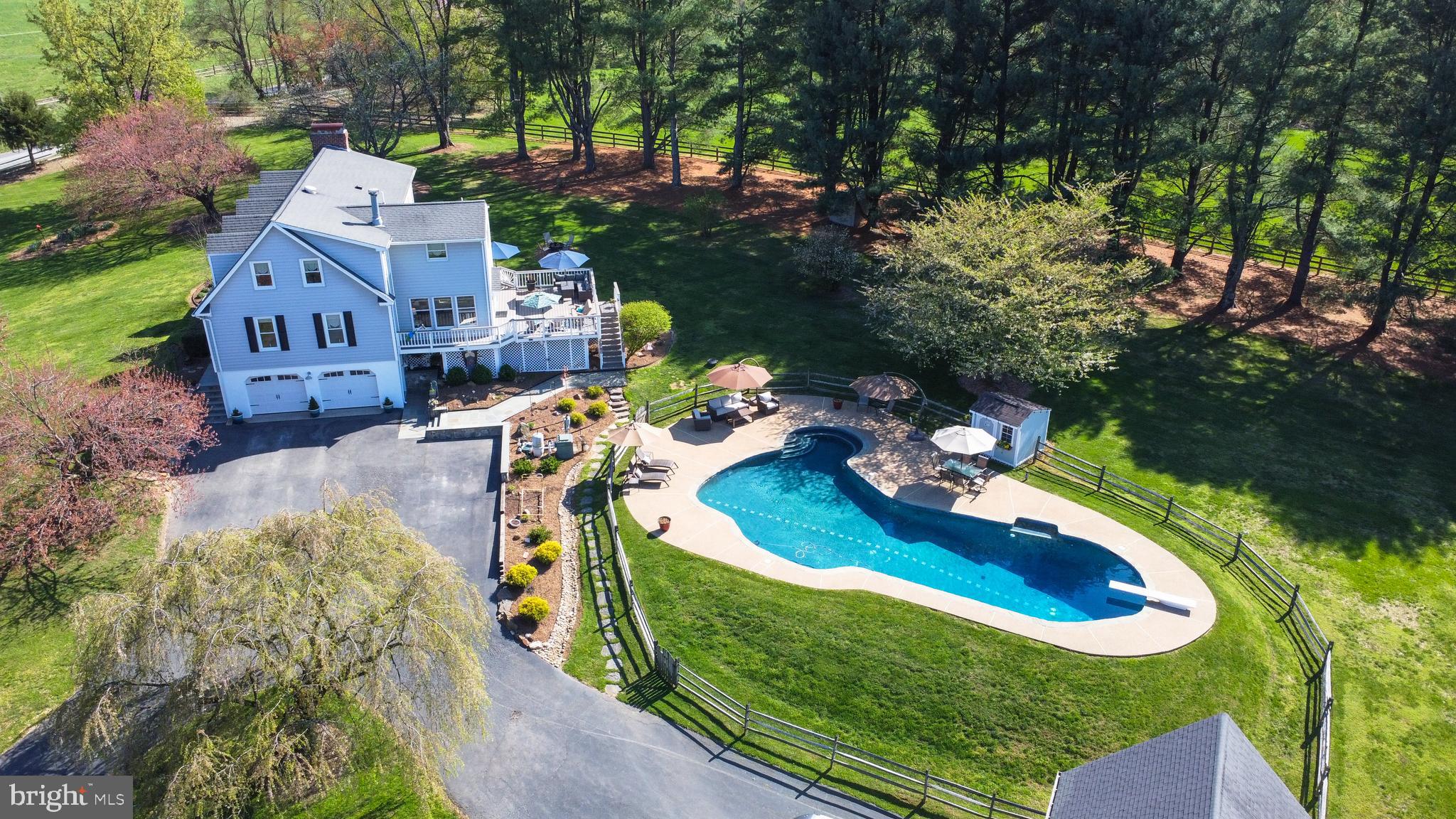 HUNTS END - Residential