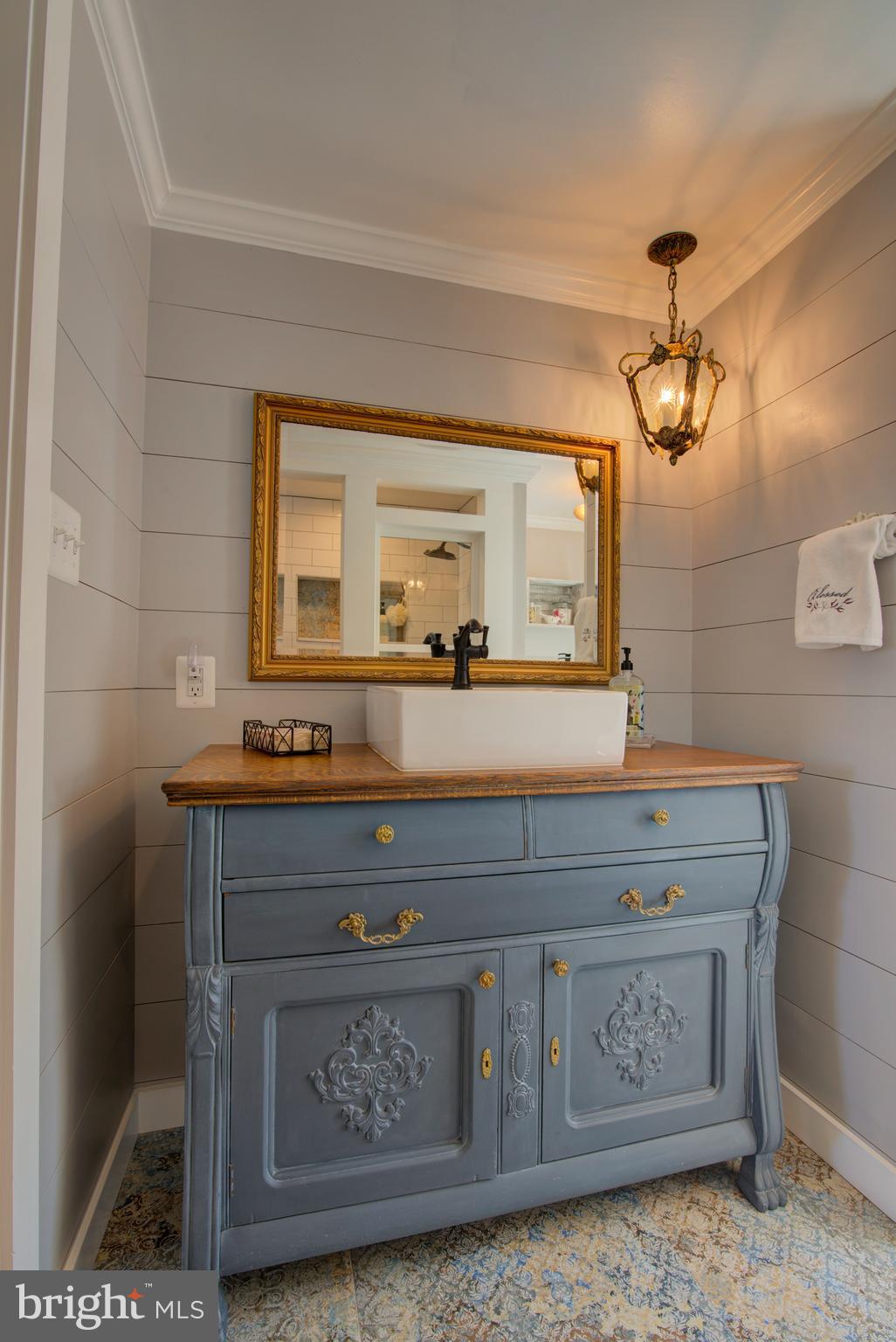 HUNTS END - Residential