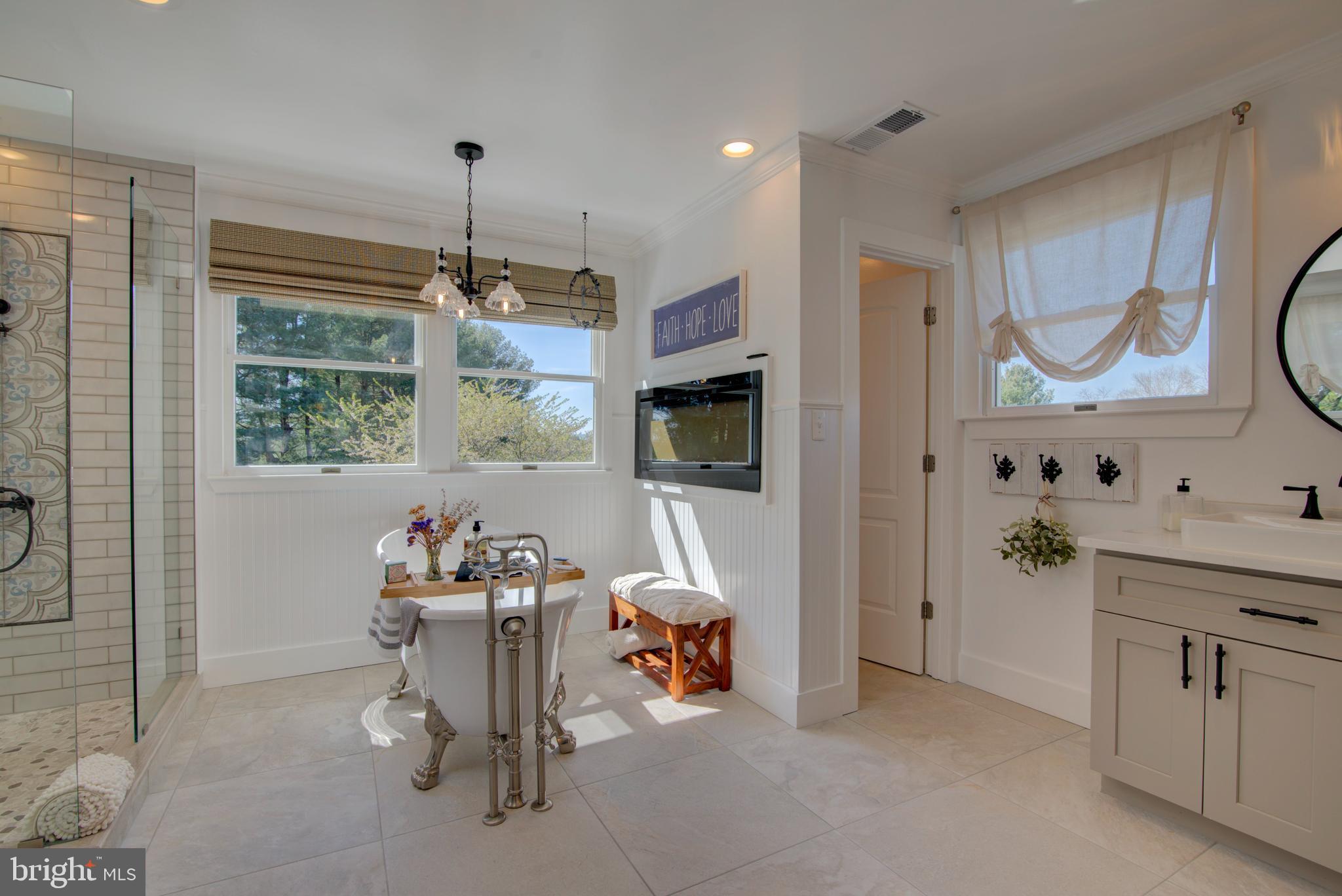 HUNTS END - Residential