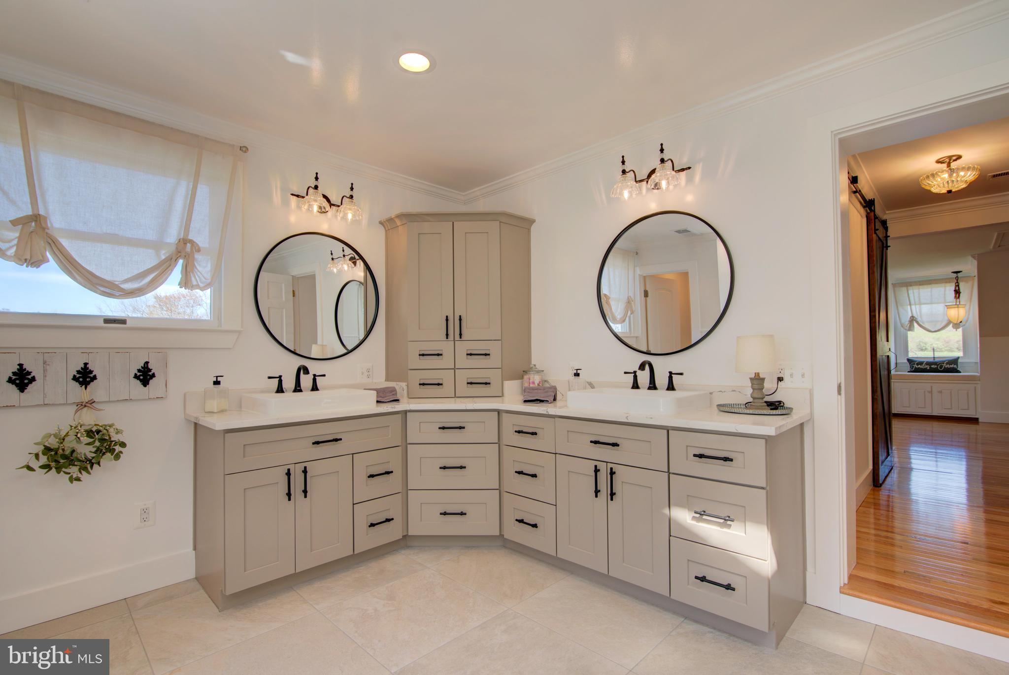 HUNTS END - Residential